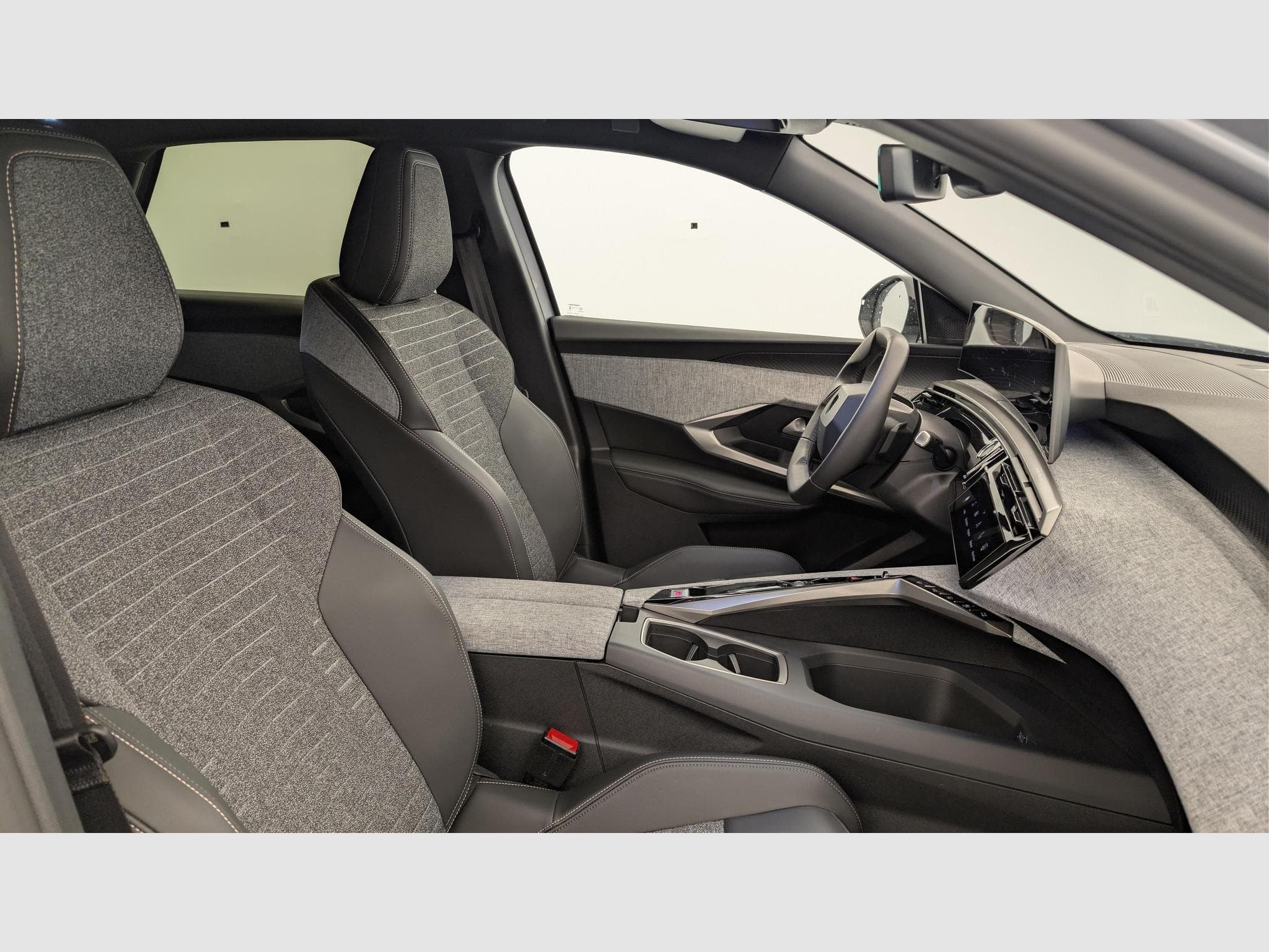 Peugeot 3008 Hybrid 145 e-DCS6 Allure (2025) - Photo 9
