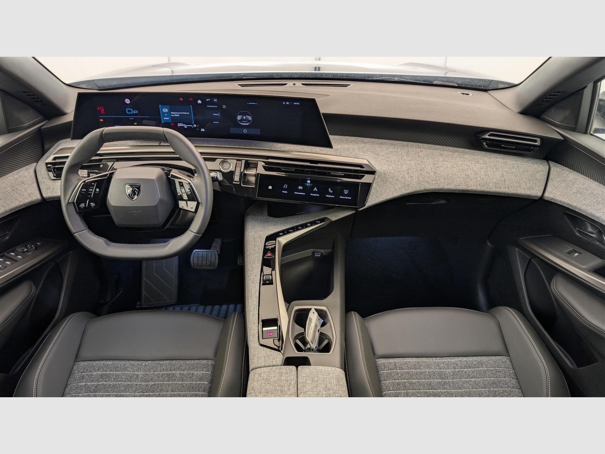 Peugeot 5008 HYBRID 145 CH E-DCS6 ALLURE (2025) - Photo 13