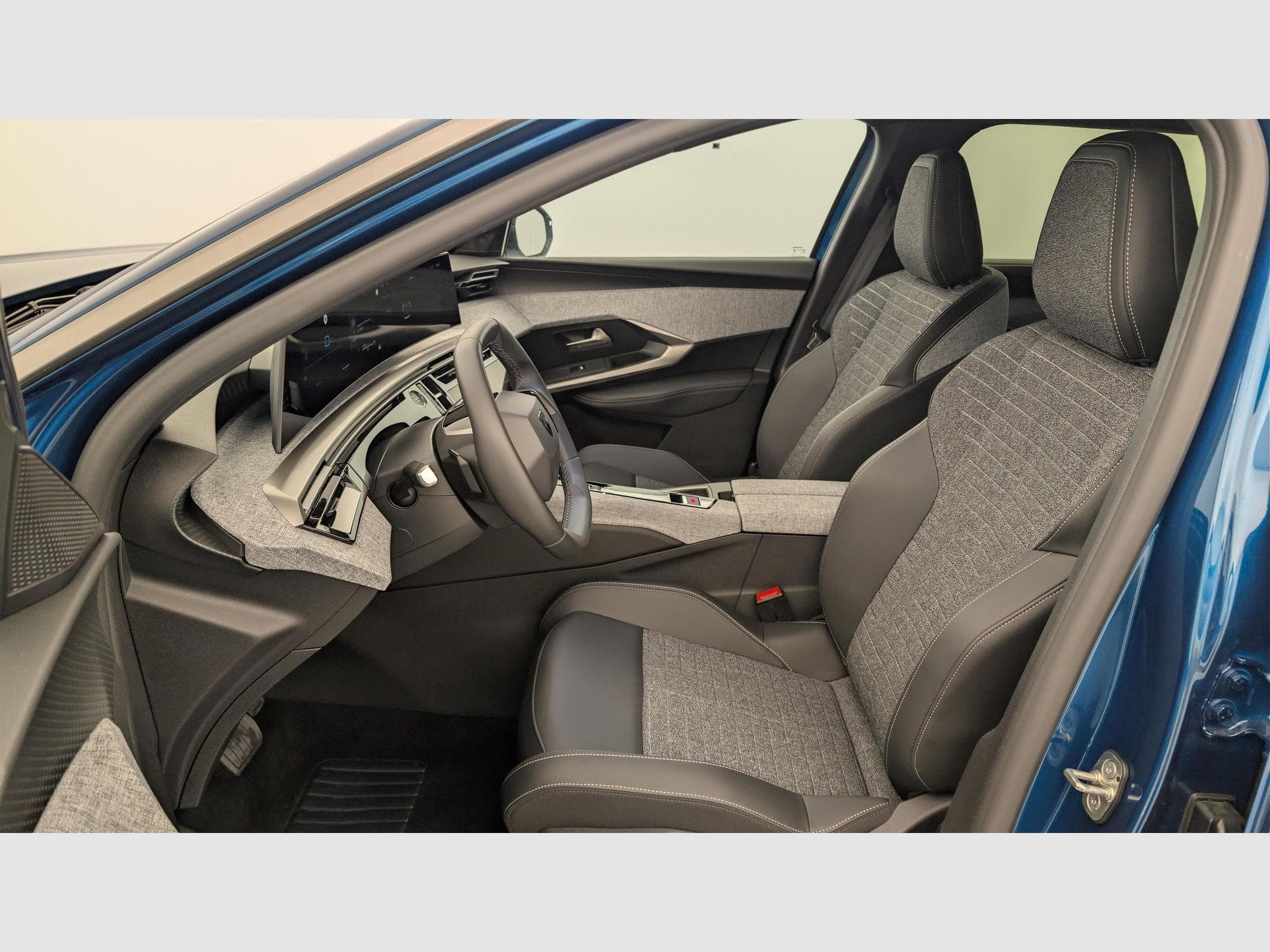 Peugeot 5008 HYBRID 145 CH E-DCS6 ALLURE (2025) - Photo 16