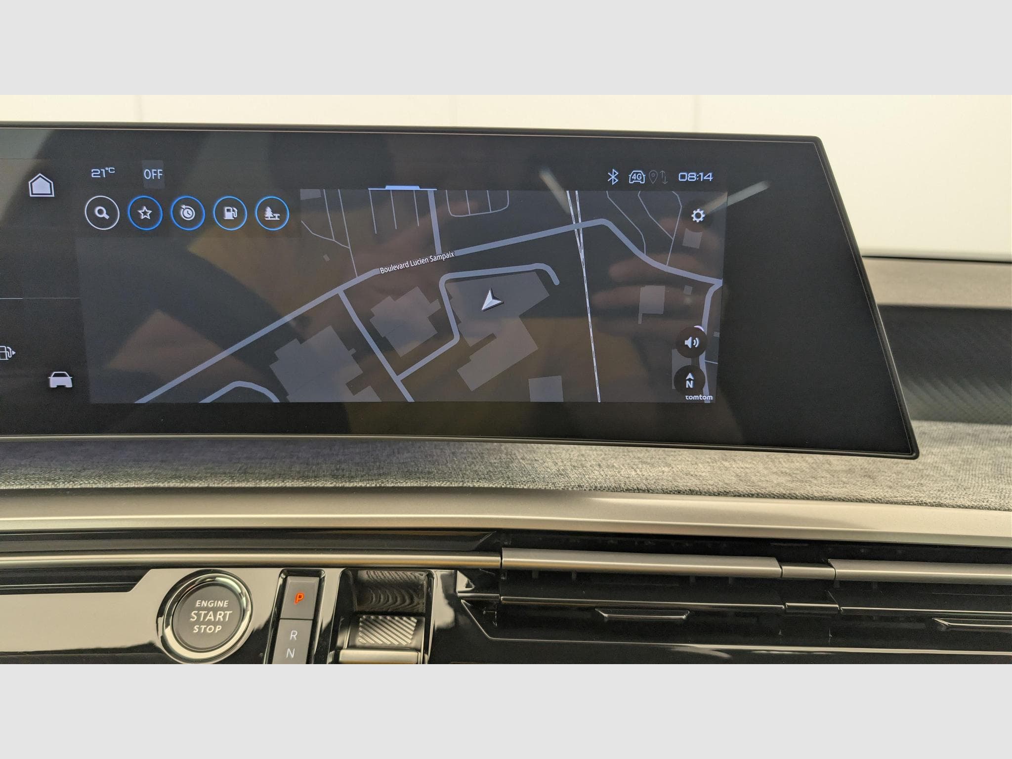 Peugeot 5008 HYBRID 145 CH E-DCS6 ALLURE (2025) - Photo 19