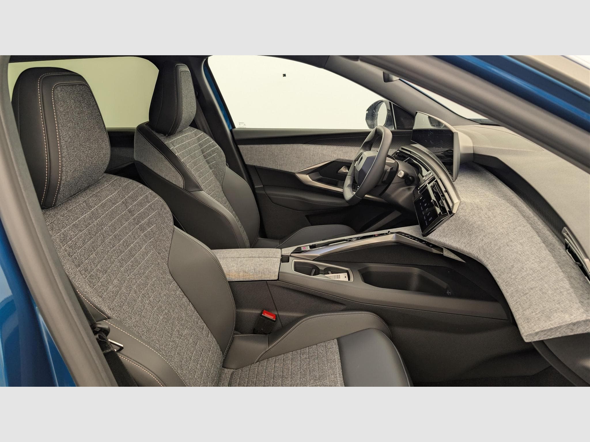 Peugeot 5008 HYBRID 145 CH E-DCS6 ALLURE (2025) - Photo 9