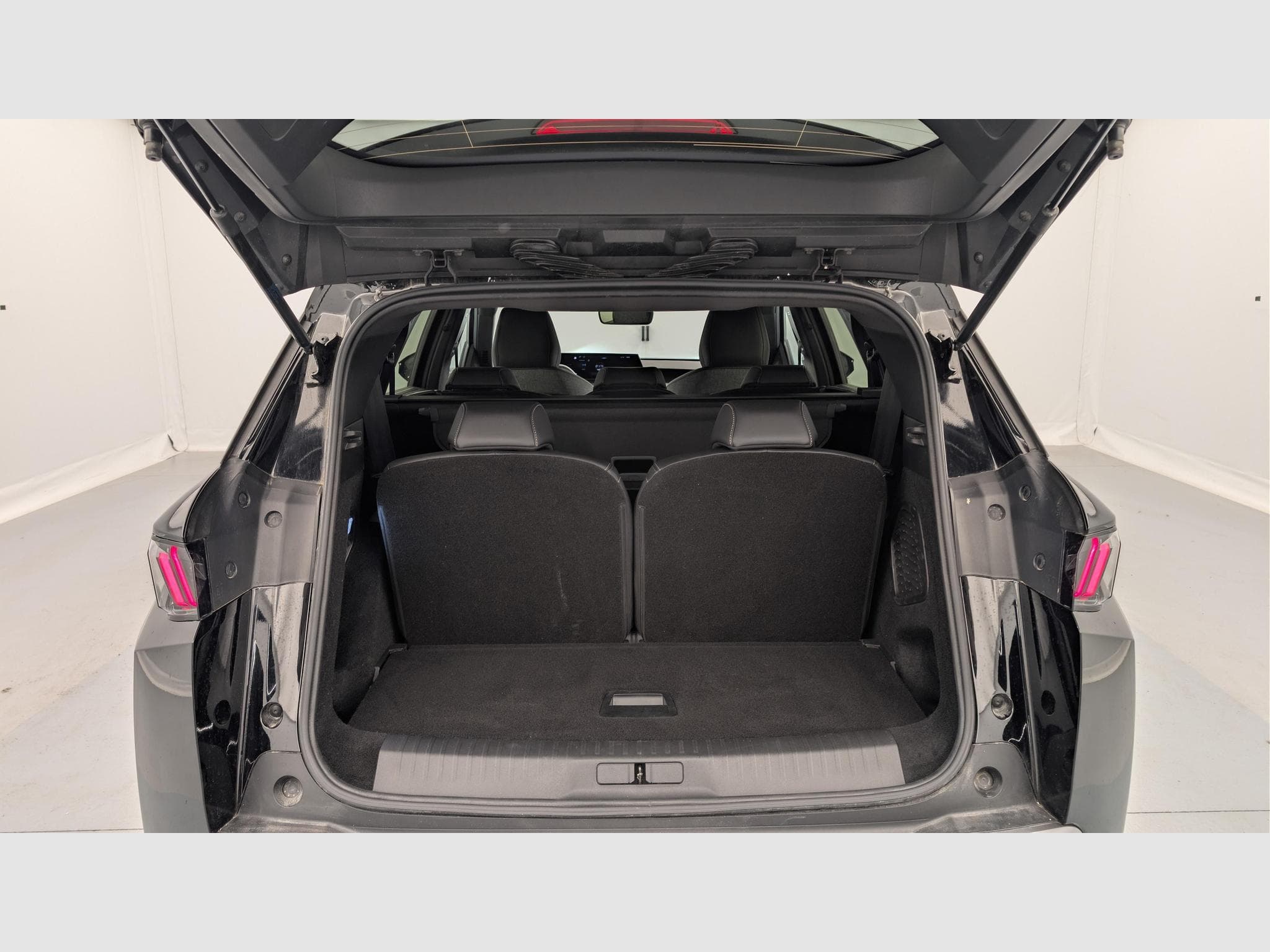 Peugeot 5008 HYBRID 145 CH E-DCS6 ALLURE (2025) - Photo 11