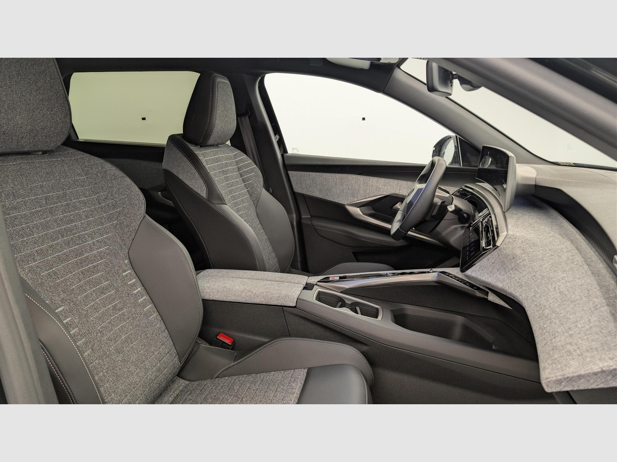 Peugeot 5008 HYBRID 145 CH E-DCS6 ALLURE (2025) - Photo 9