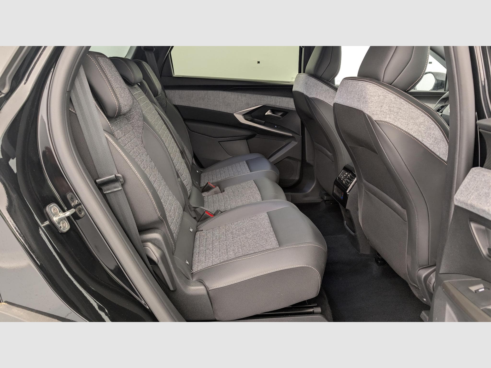 Peugeot 5008 HYBRID 145 CH E-DCS6 ALLURE (2025) - Photo 8