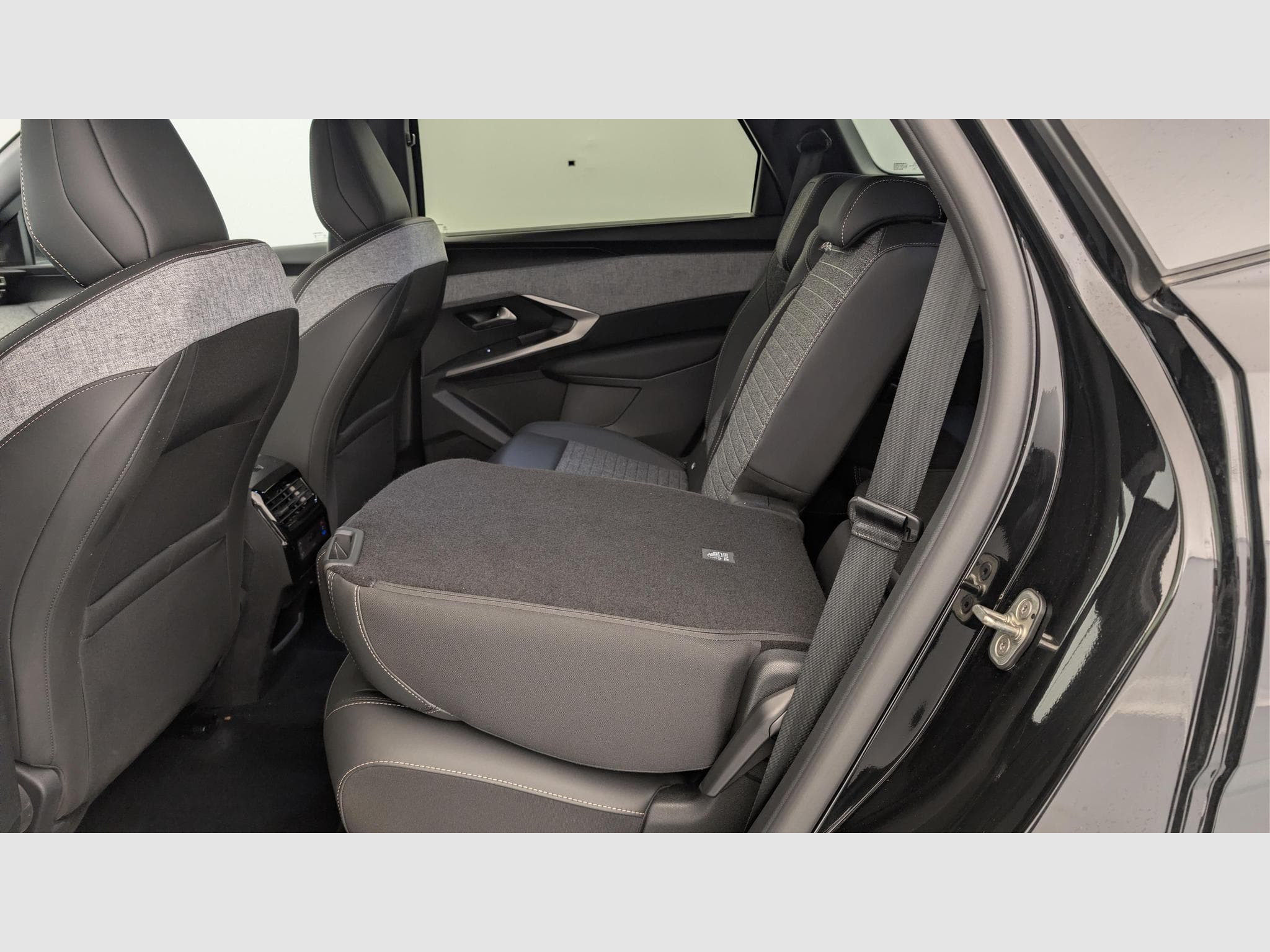 Peugeot 5008 HYBRID 145 CH E-DCS6 ALLURE (2025) - Photo 10