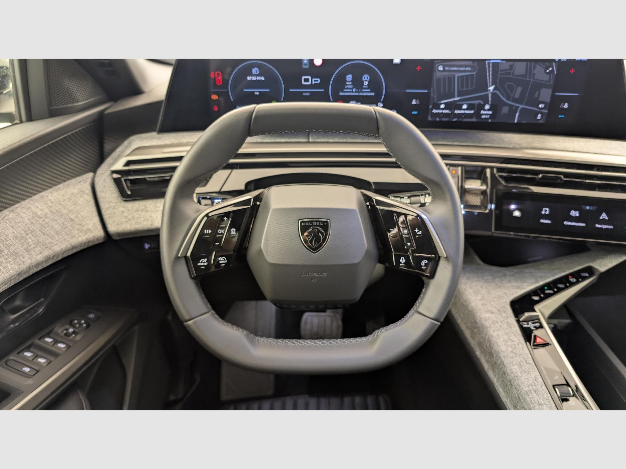 Peugeot 5008 HYBRID 145 CH E-DCS6 ALLURE (2025) - Photo 12