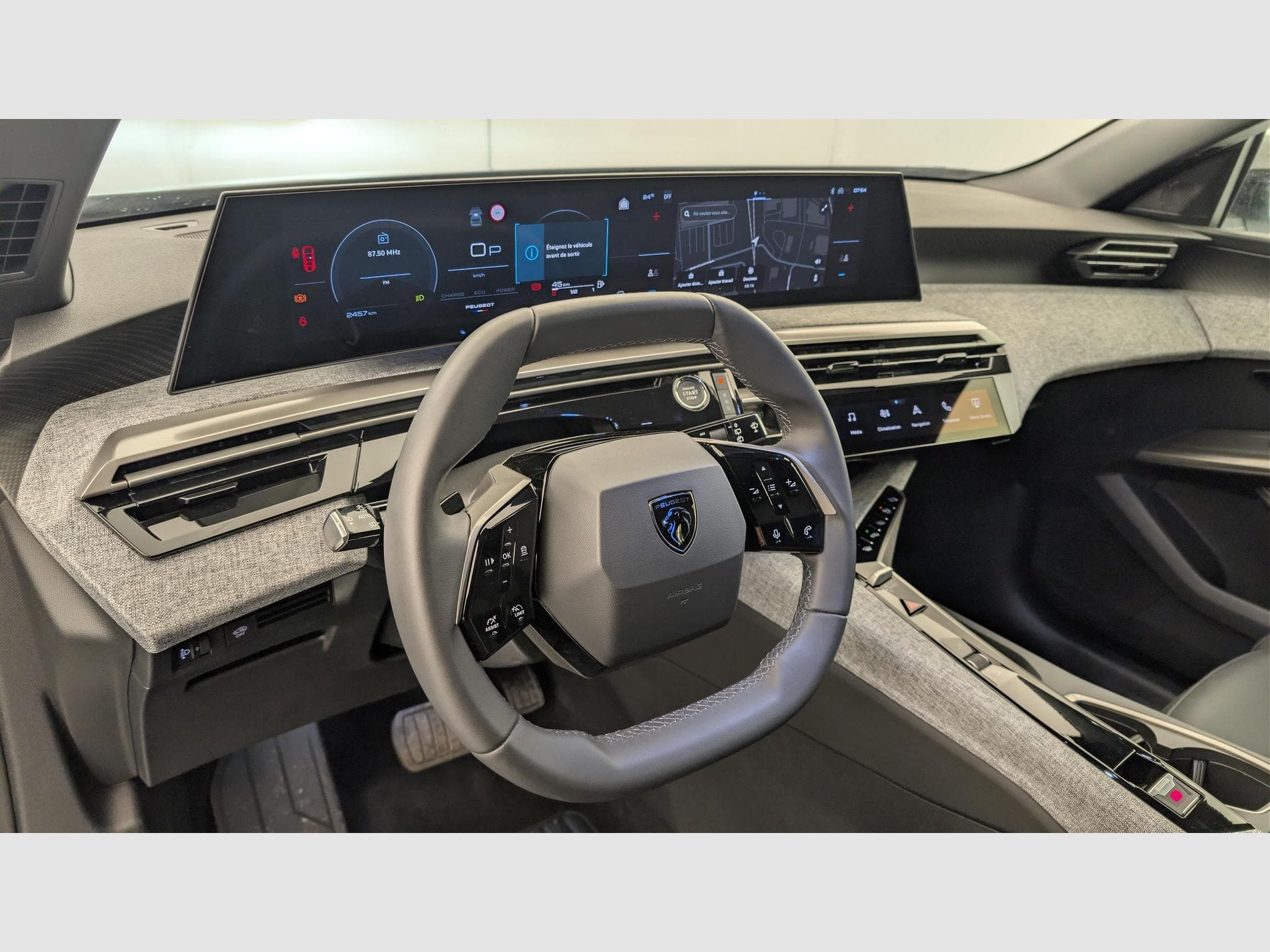 Peugeot 5008 HYBRID 145 CH E-DCS6 ALLURE (2025) - Photo 13