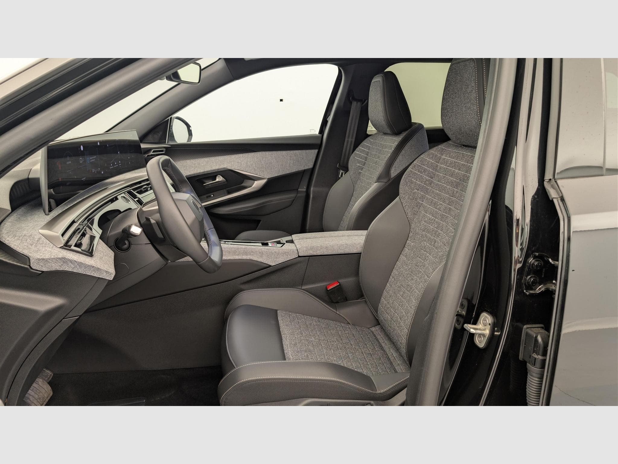 Peugeot 5008 HYBRID 145 CH E-DCS6 ALLURE (2025) - Photo 14