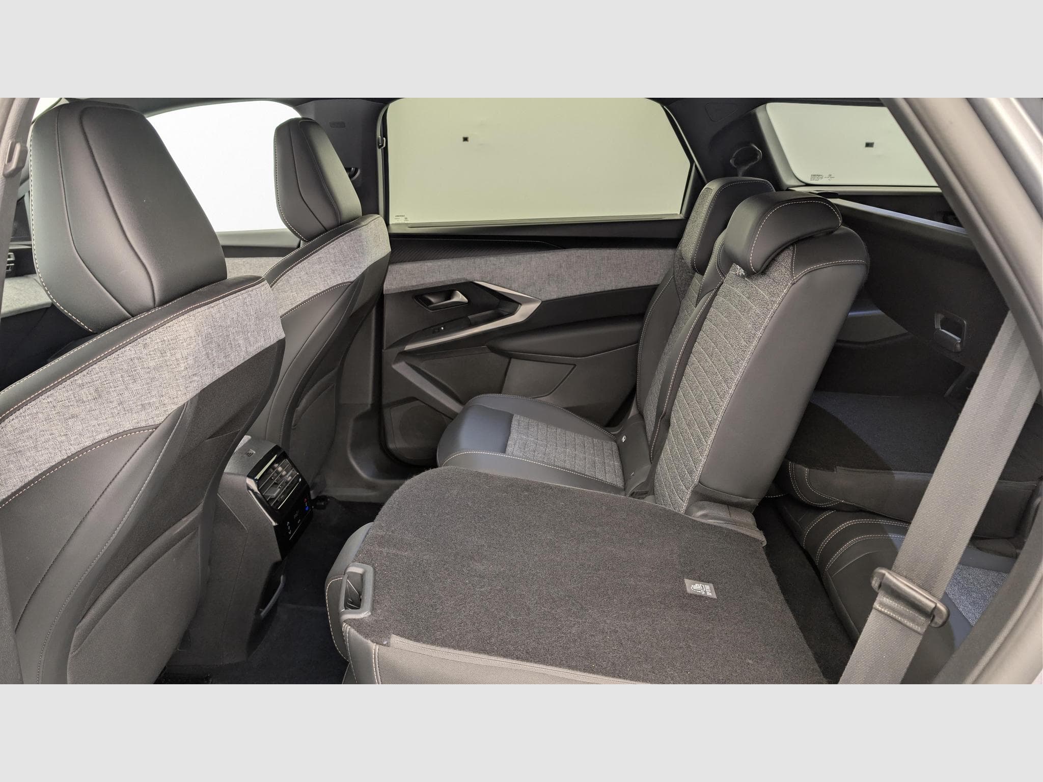 Peugeot 5008 HYBRID 145 CH E-DCS6 ALLURE (2025) - Photo 10