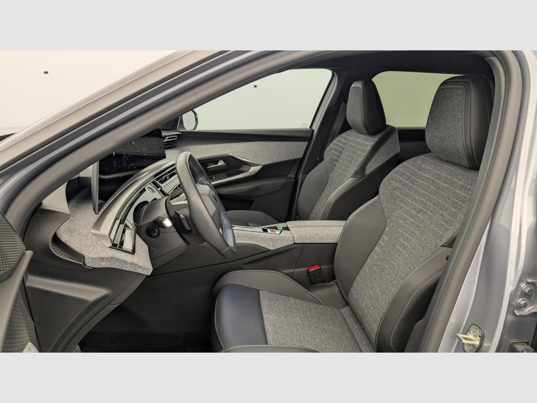 Peugeot 5008 HYBRID 145 CH E-DCS6 ALLURE (2025) - Photo 14