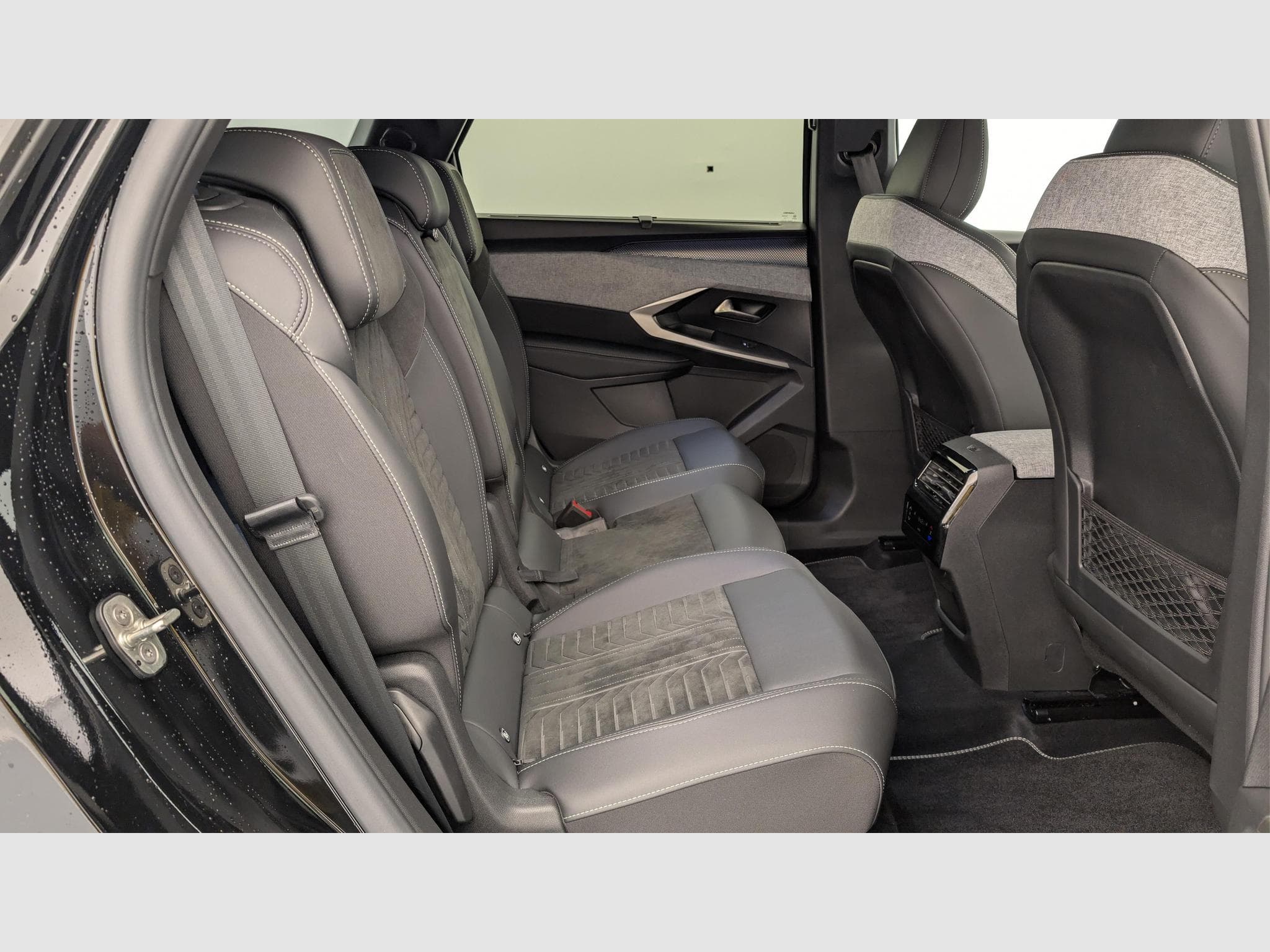Peugeot 5008 HYBRID 145CH E-DCS6 GT (2025) - Photo 10