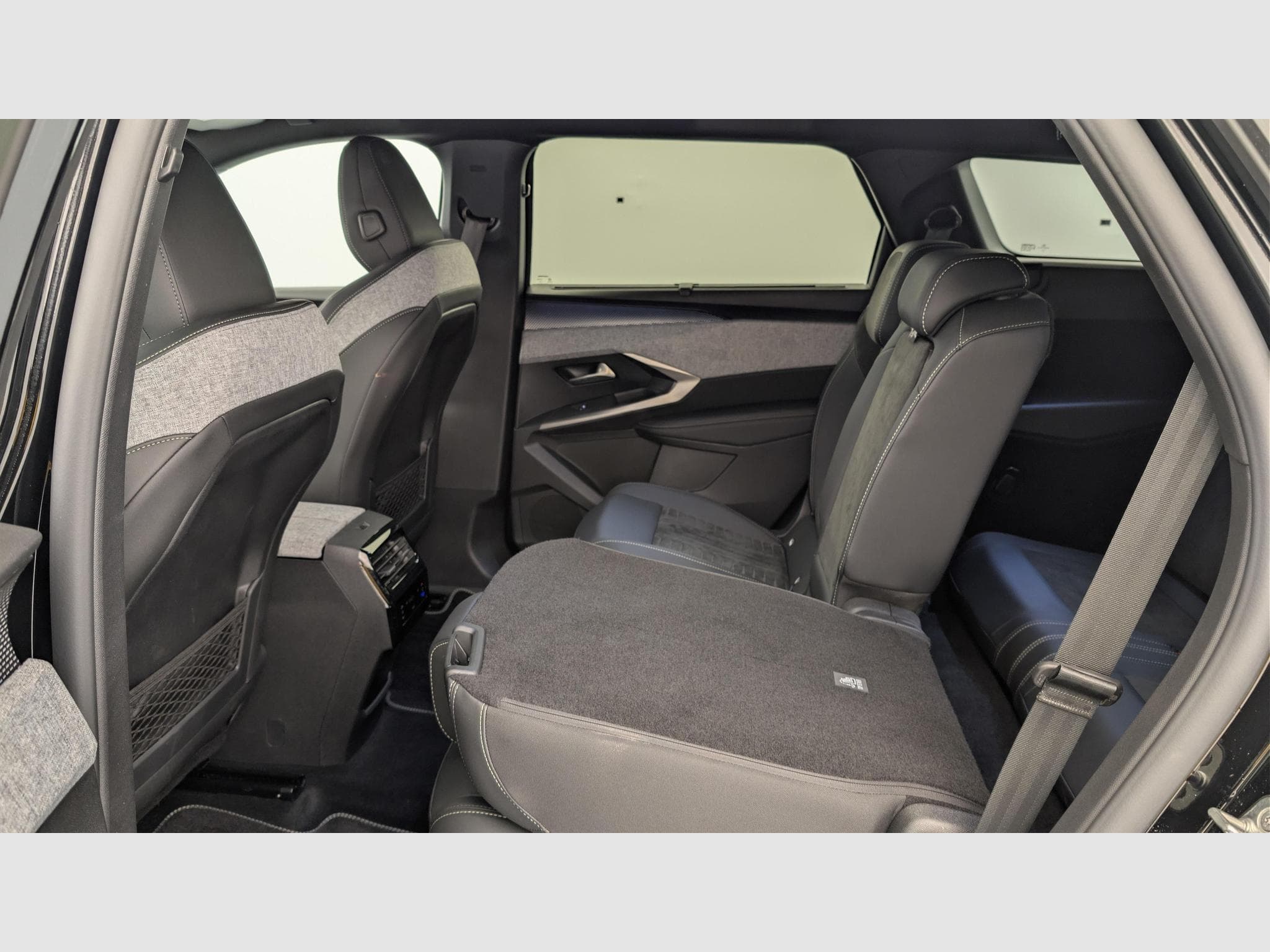 Peugeot 5008 HYBRID 145CH E-DCS6 GT (2025) - Photo 12