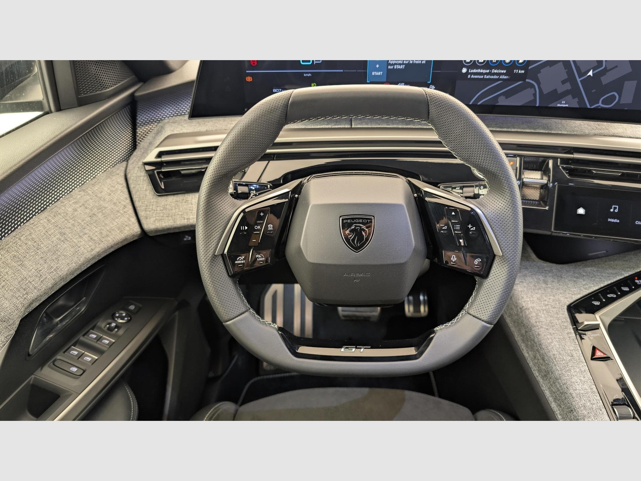 Peugeot 5008 HYBRID 145CH E-DCS6 GT (2025) - Photo 14