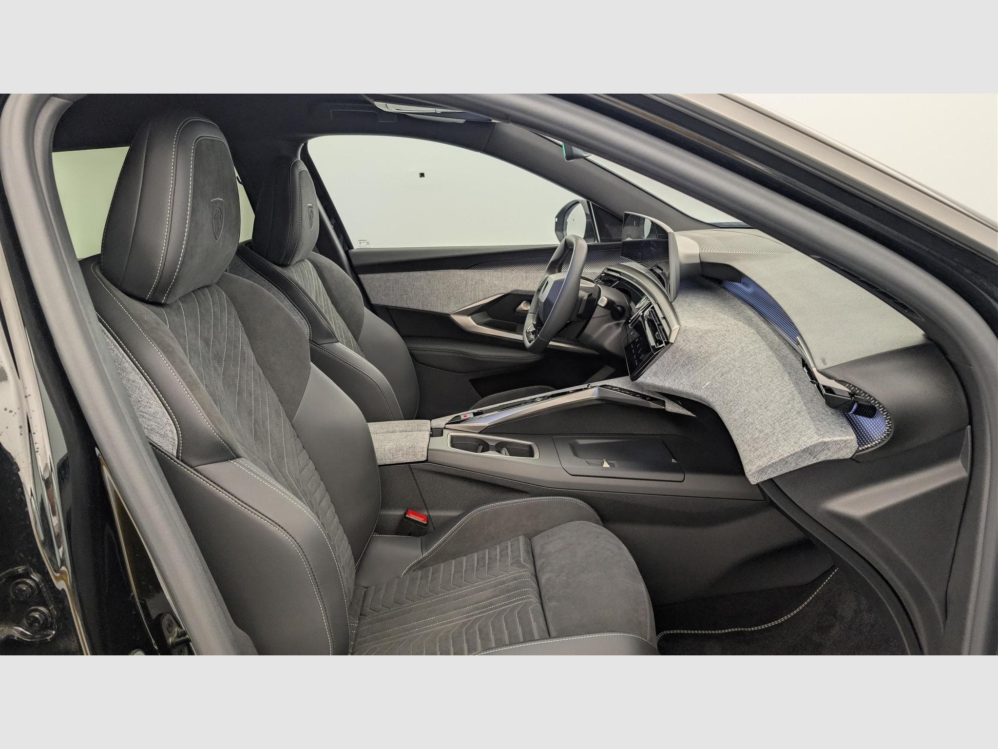 Peugeot 5008 HYBRID 145CH E-DCS6 GT (2025) - Photo 9