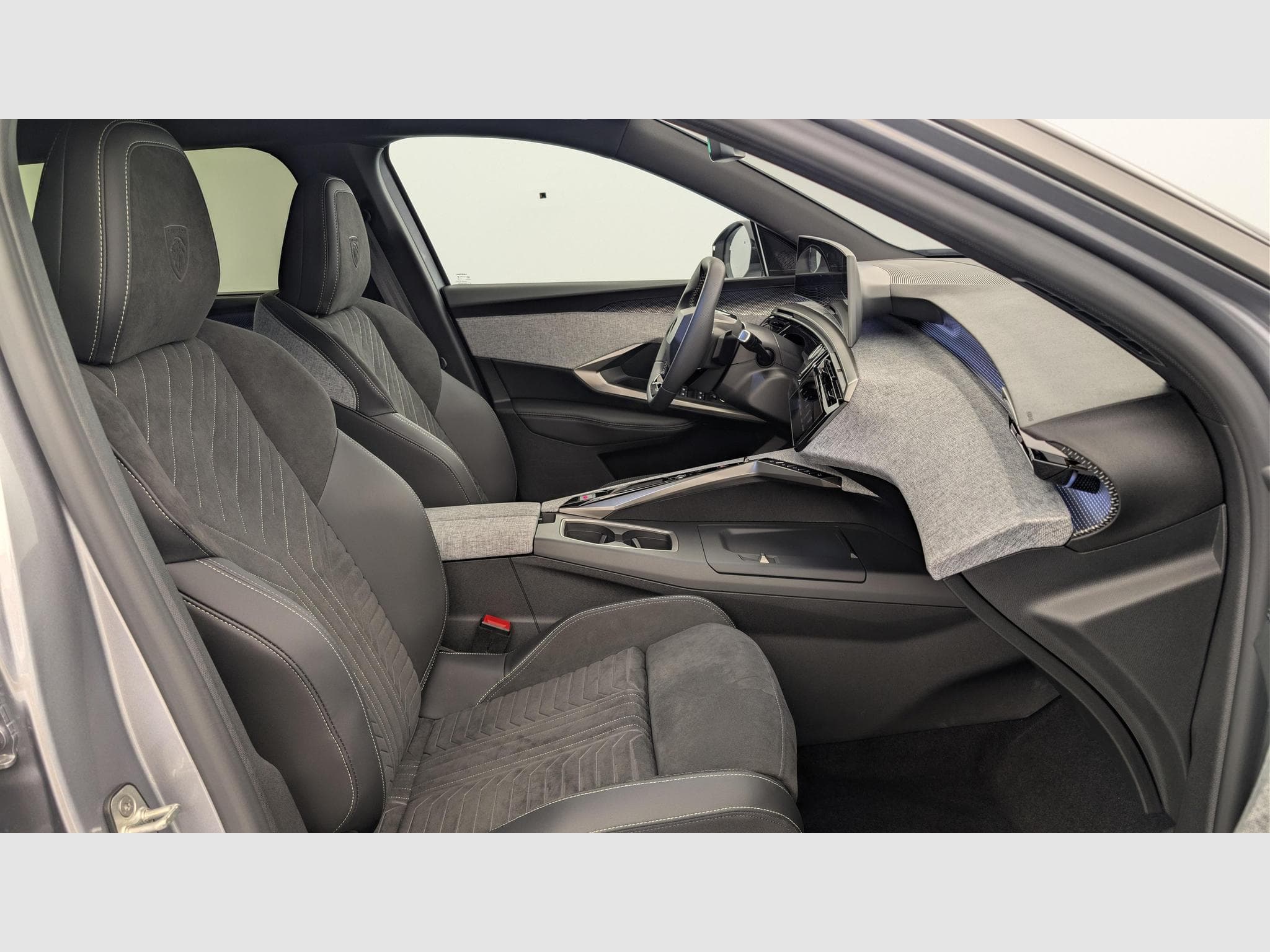Peugeot 5008 HYBRID 145CH E-DCS6 GT (2025) - Photo 9