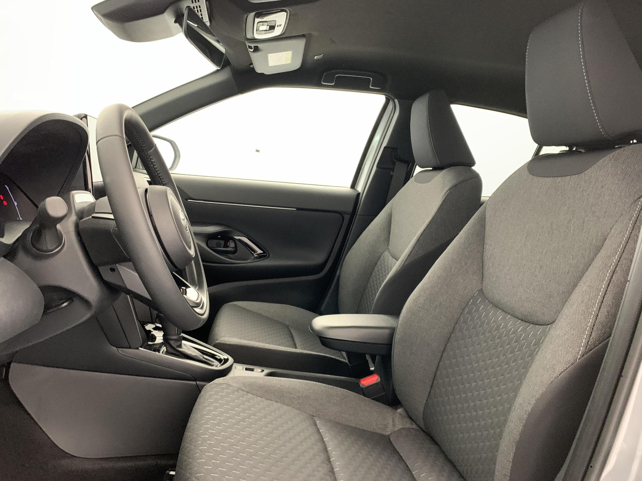 Toyota Yaris Cross Hybride 130h 2WD Design (2026) - Photo 18