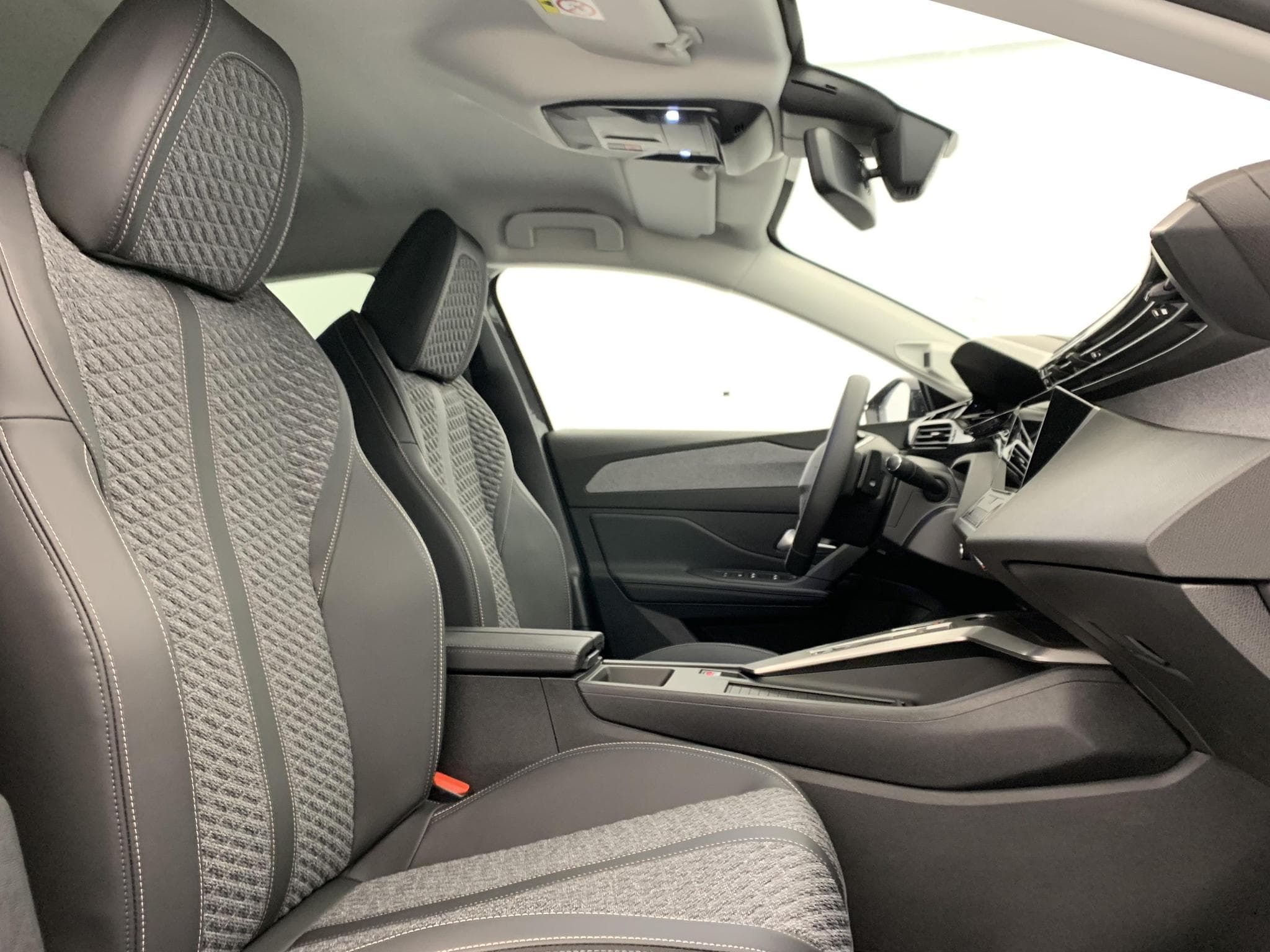 Peugeot 308 NOUVELLE BLUEHDI 130CH S&S EAT8 ALLURE (2026) - Photo 9