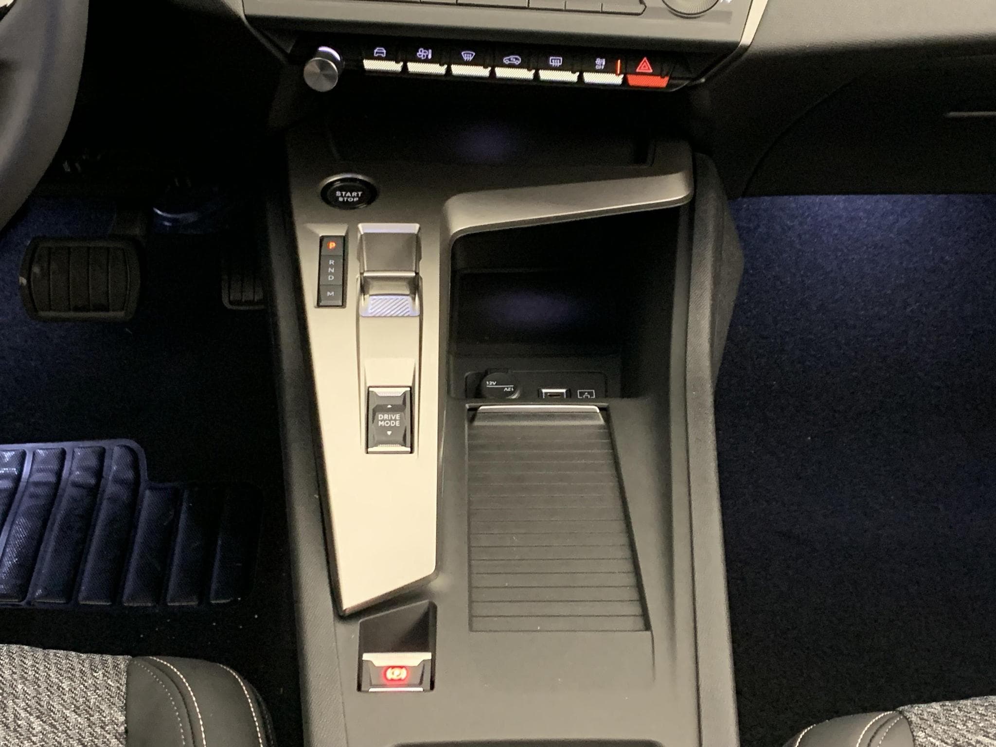 Peugeot 308 NOUVELLE BLUEHDI 130CH S&S EAT8 ALLURE (2026) - Photo 16
