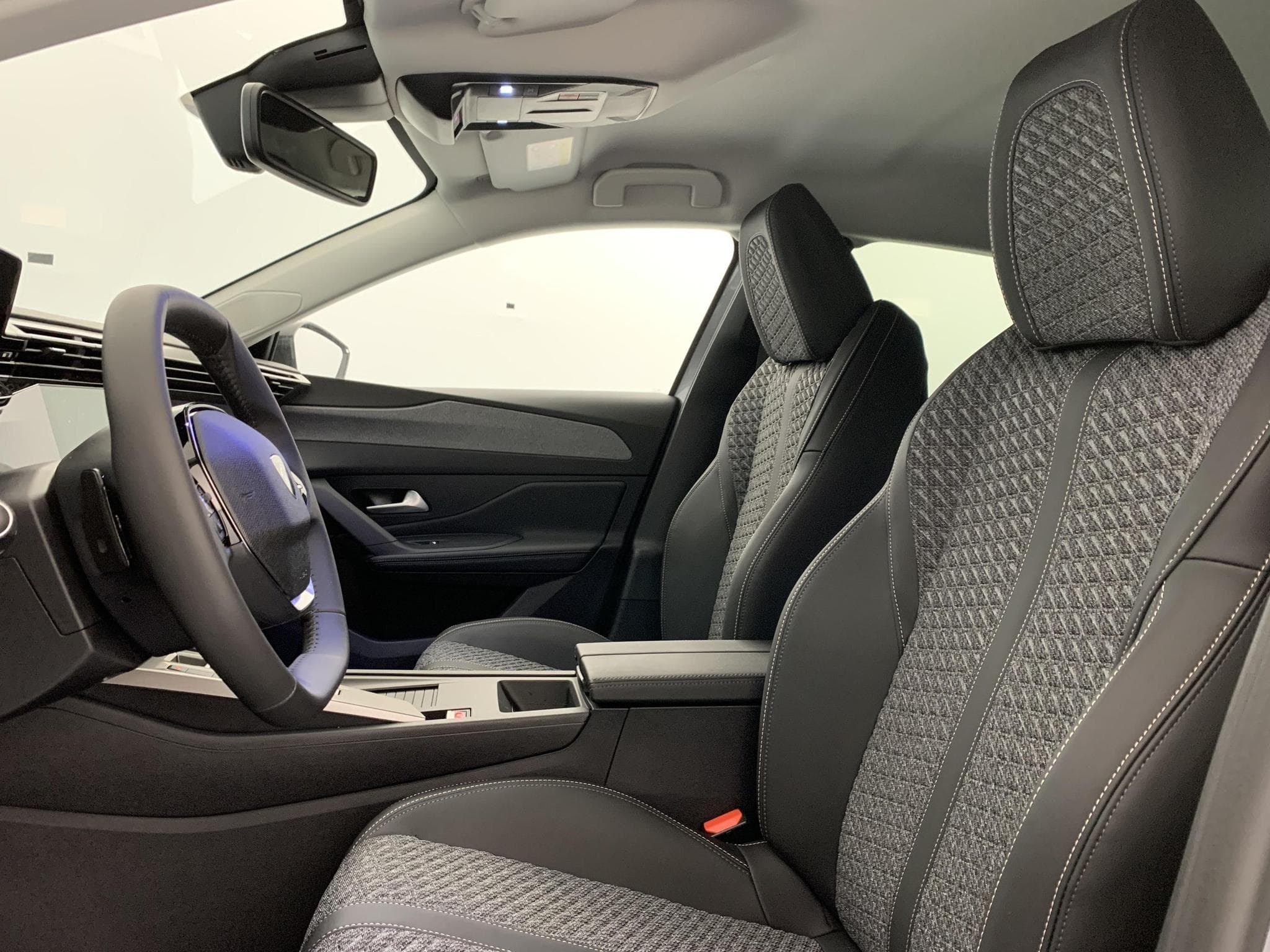 Peugeot 308 NOUVELLE BLUEHDI 130CH S&S EAT8 ALLURE (2026) - Photo 18