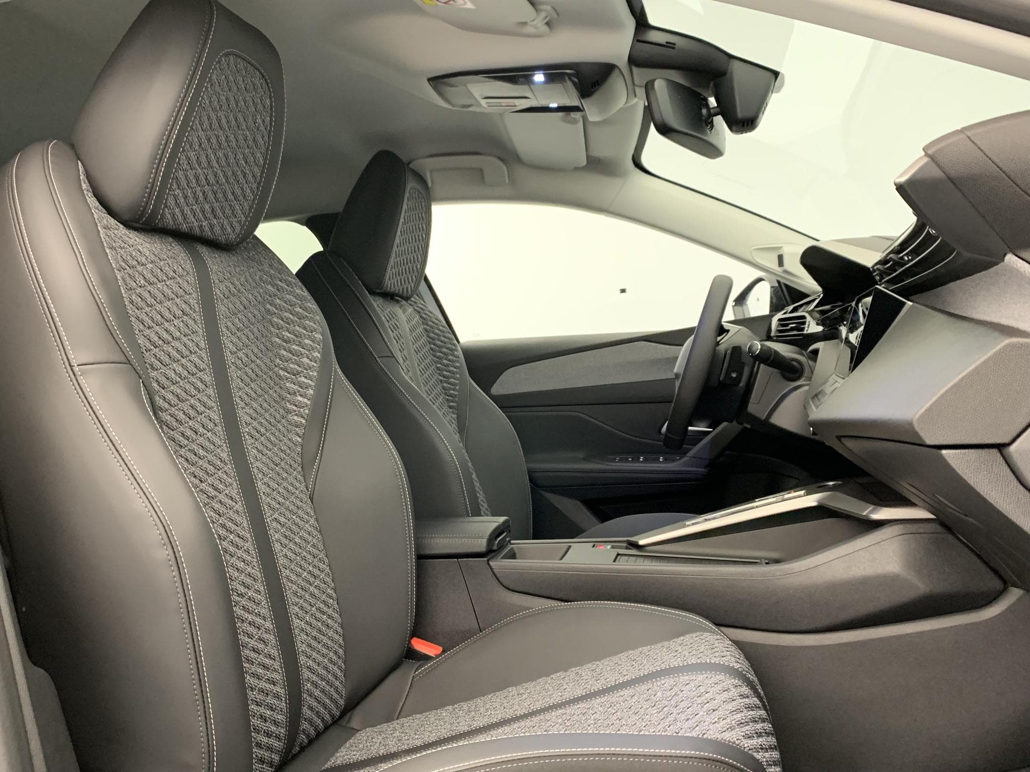 Peugeot 308 NOUVELLE BLUEHDI 130CH S&S EAT8 ALLURE (2026) - Photo 9