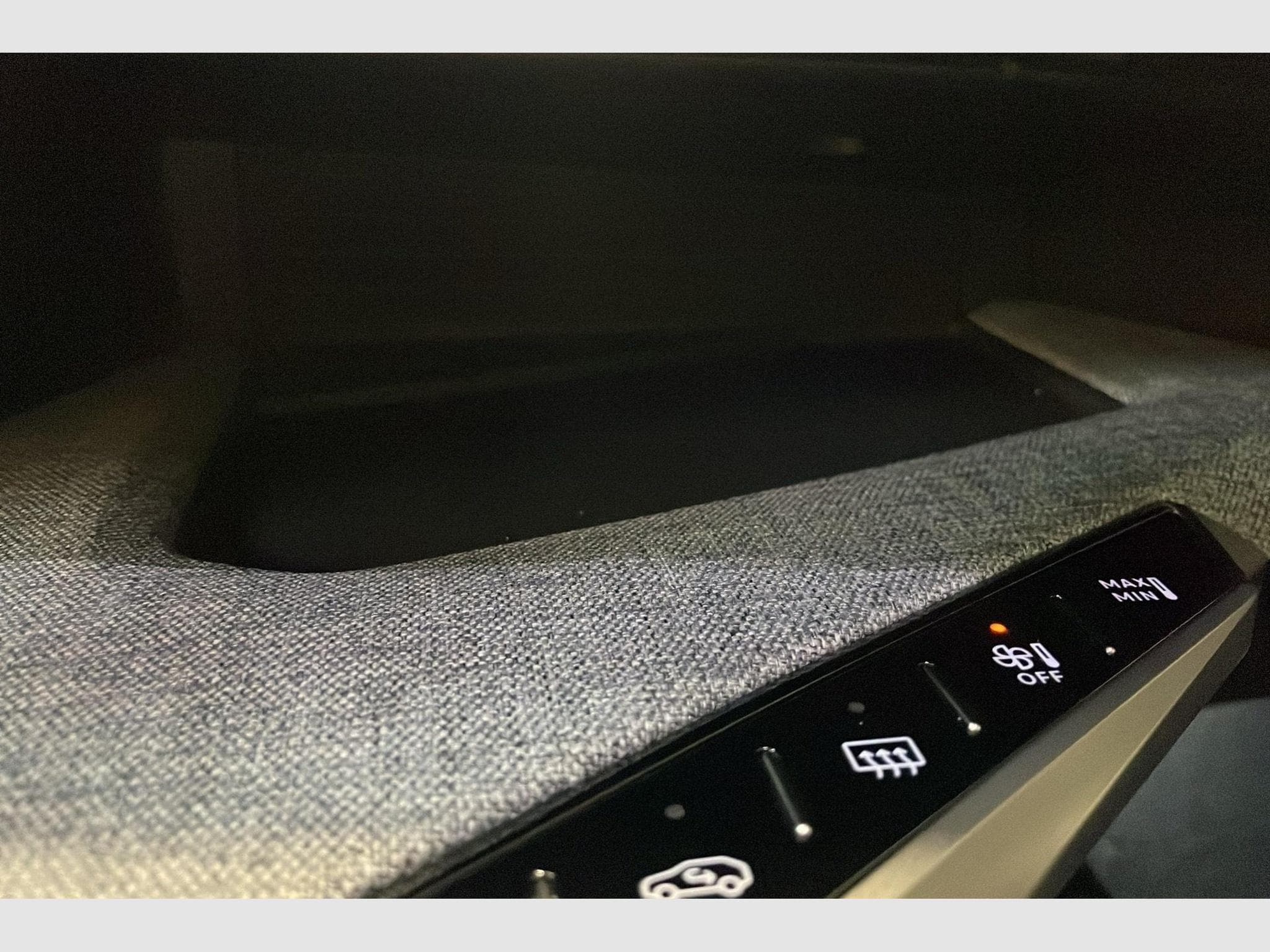 Peugeot 3008 Hybrid 145 e-DCS6 Allure (2025) - Photo 13