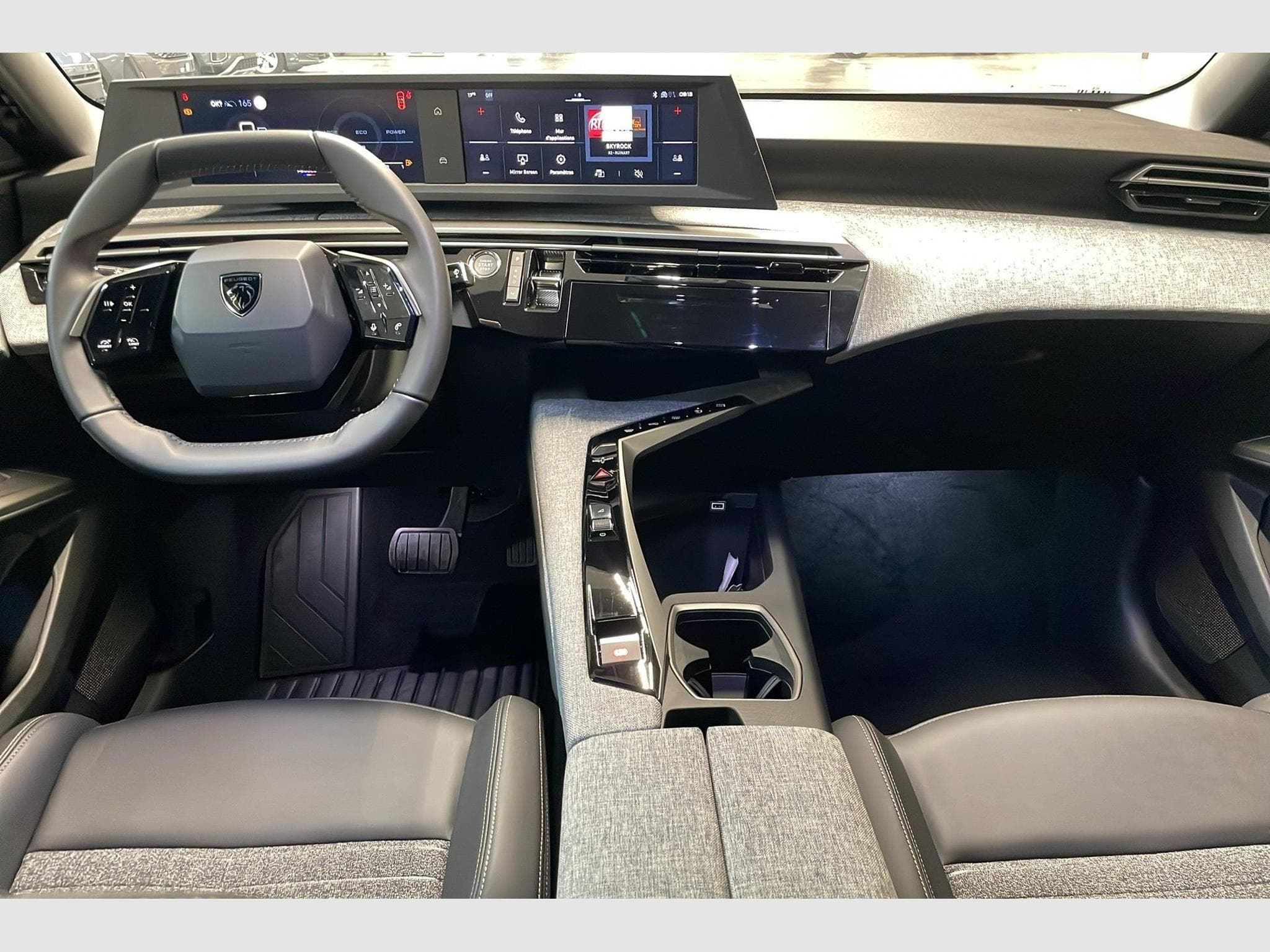 Peugeot 3008 Hybrid 145 e-DCS6 Allure (2025) - Photo 15