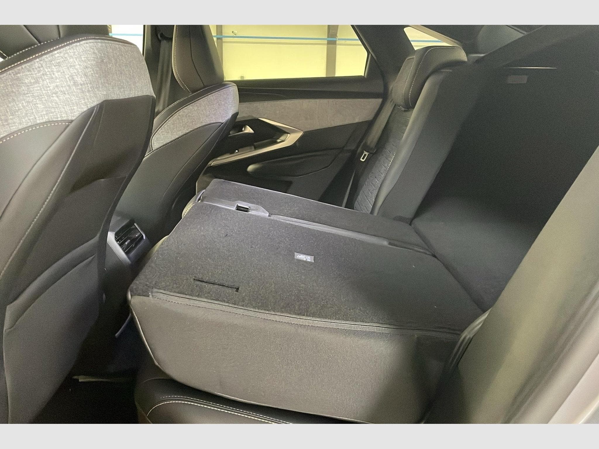 Peugeot 3008 Hybrid 145 e-DCS6 Allure (2025) - Photo 17