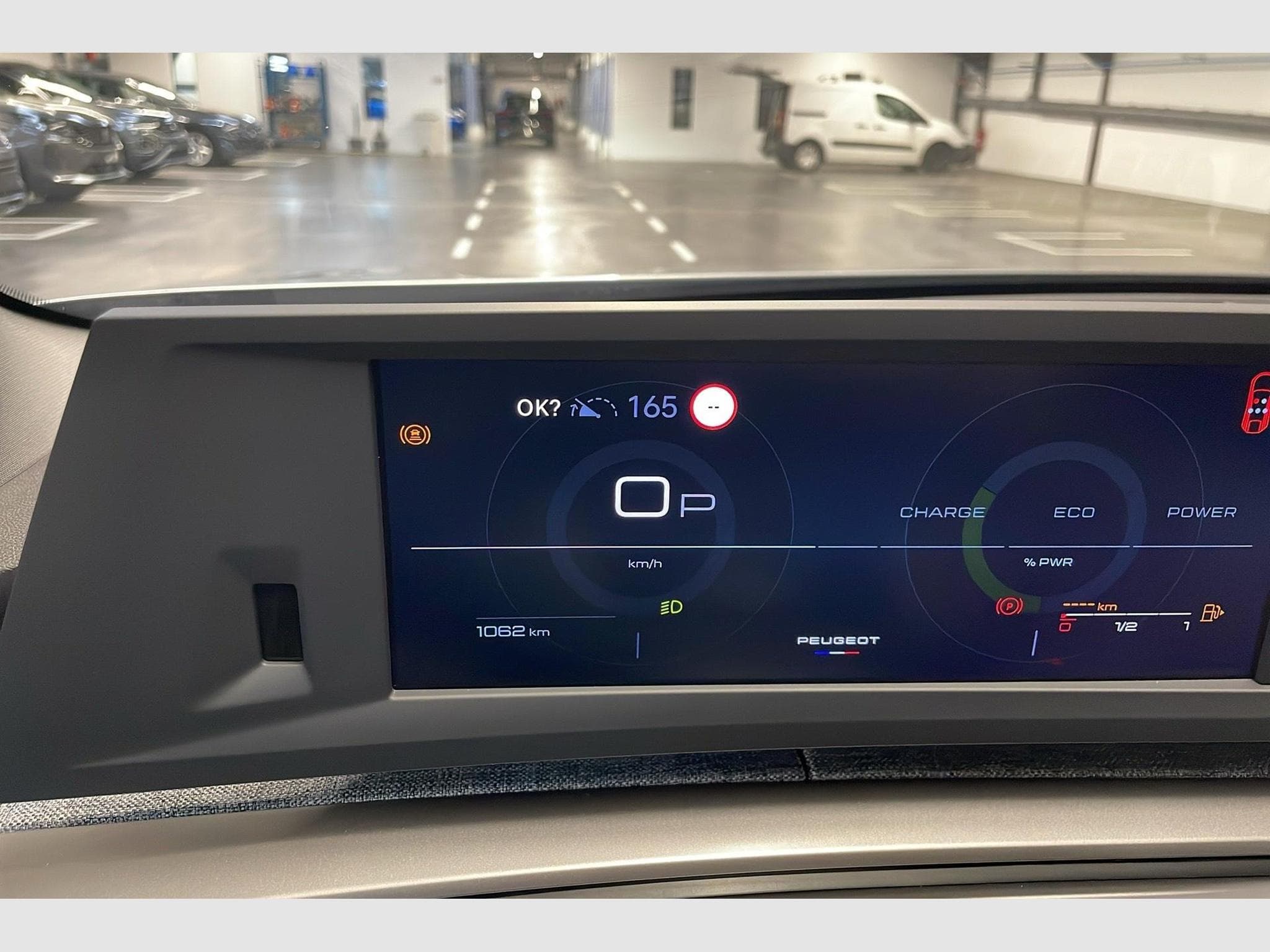 Peugeot 3008 Hybrid 145 e-DCS6 Allure (2025) - Photo 9