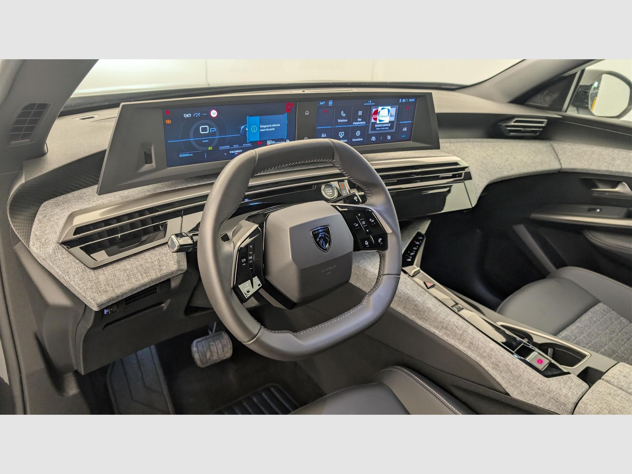 Peugeot 3008 Hybrid 145 e-DCS6 Allure (2025) - Photo 13