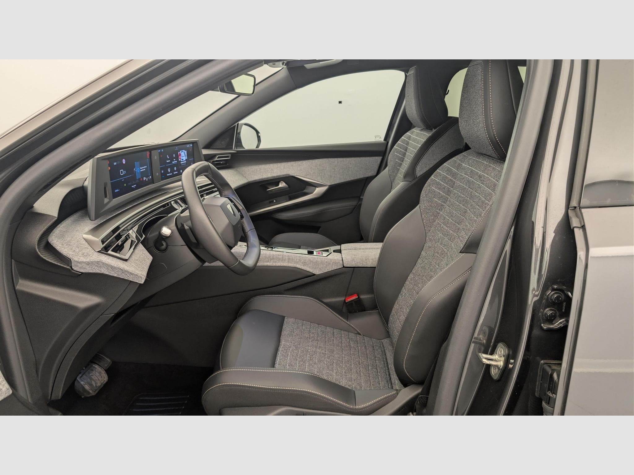 Peugeot 3008 Hybrid 145 e-DCS6 Allure (2025) - Photo 14