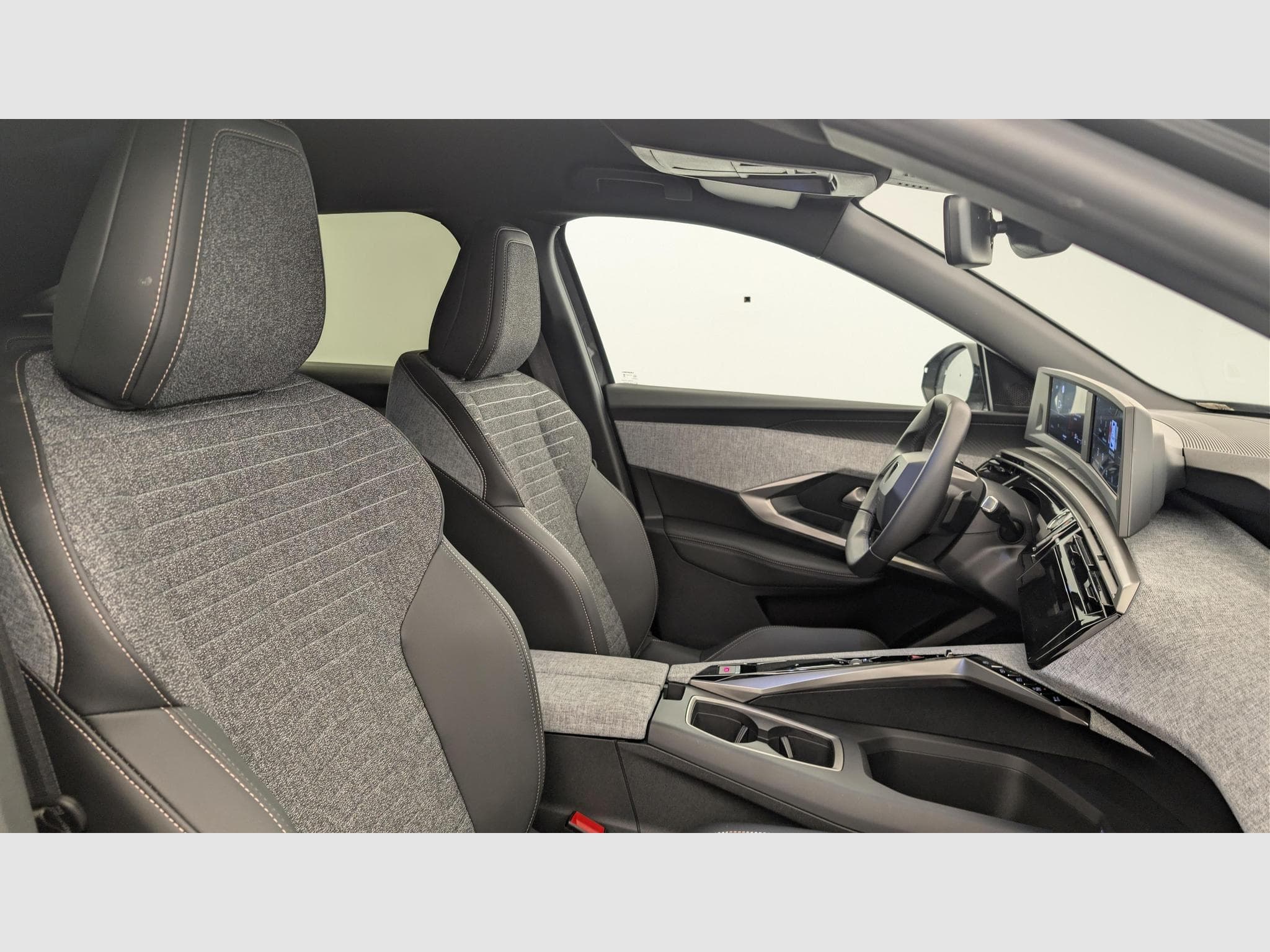 Peugeot 3008 Hybrid 145 e-DCS6 Allure (2025) - Photo 9