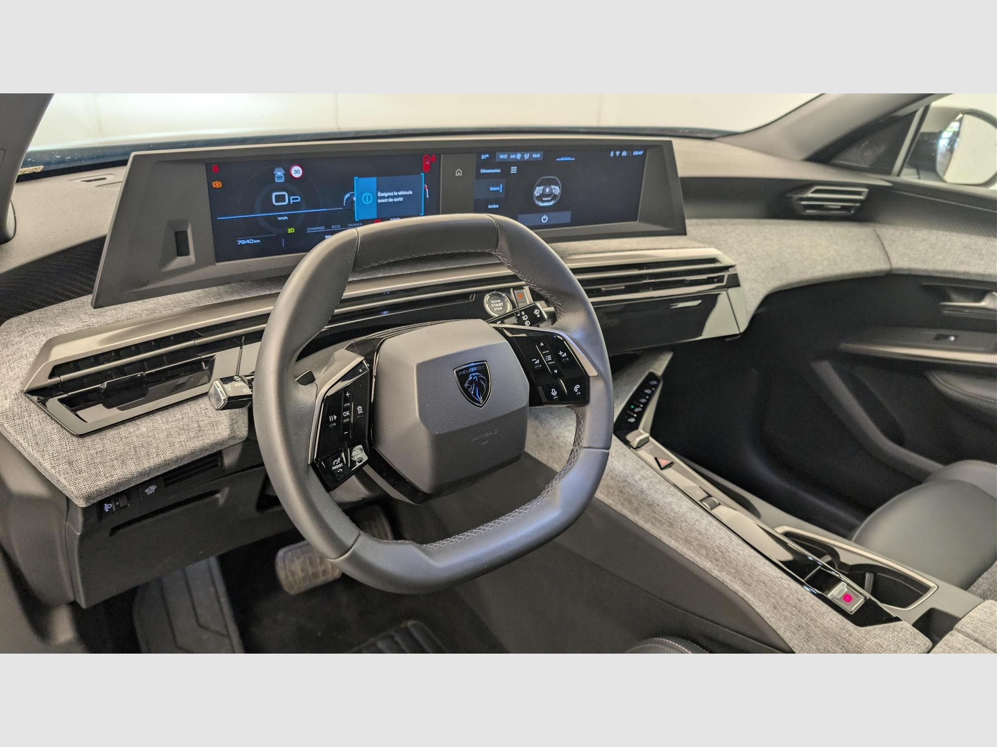 Peugeot 5008 HYBRID 145 CH E-DCS6 ALLURE (2025) - Photo 15