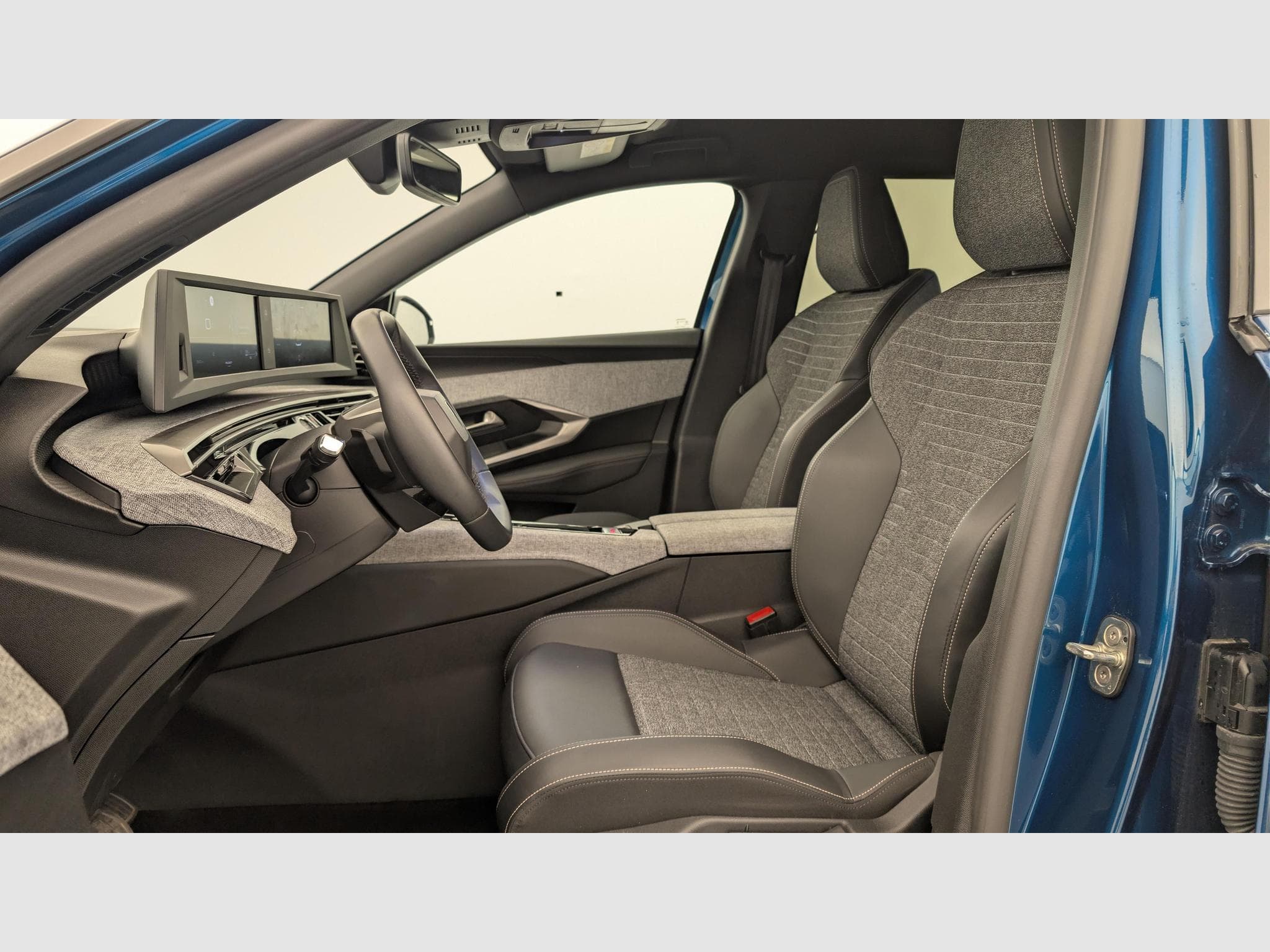 Peugeot 5008 HYBRID 145 CH E-DCS6 ALLURE (2025) - Photo 16