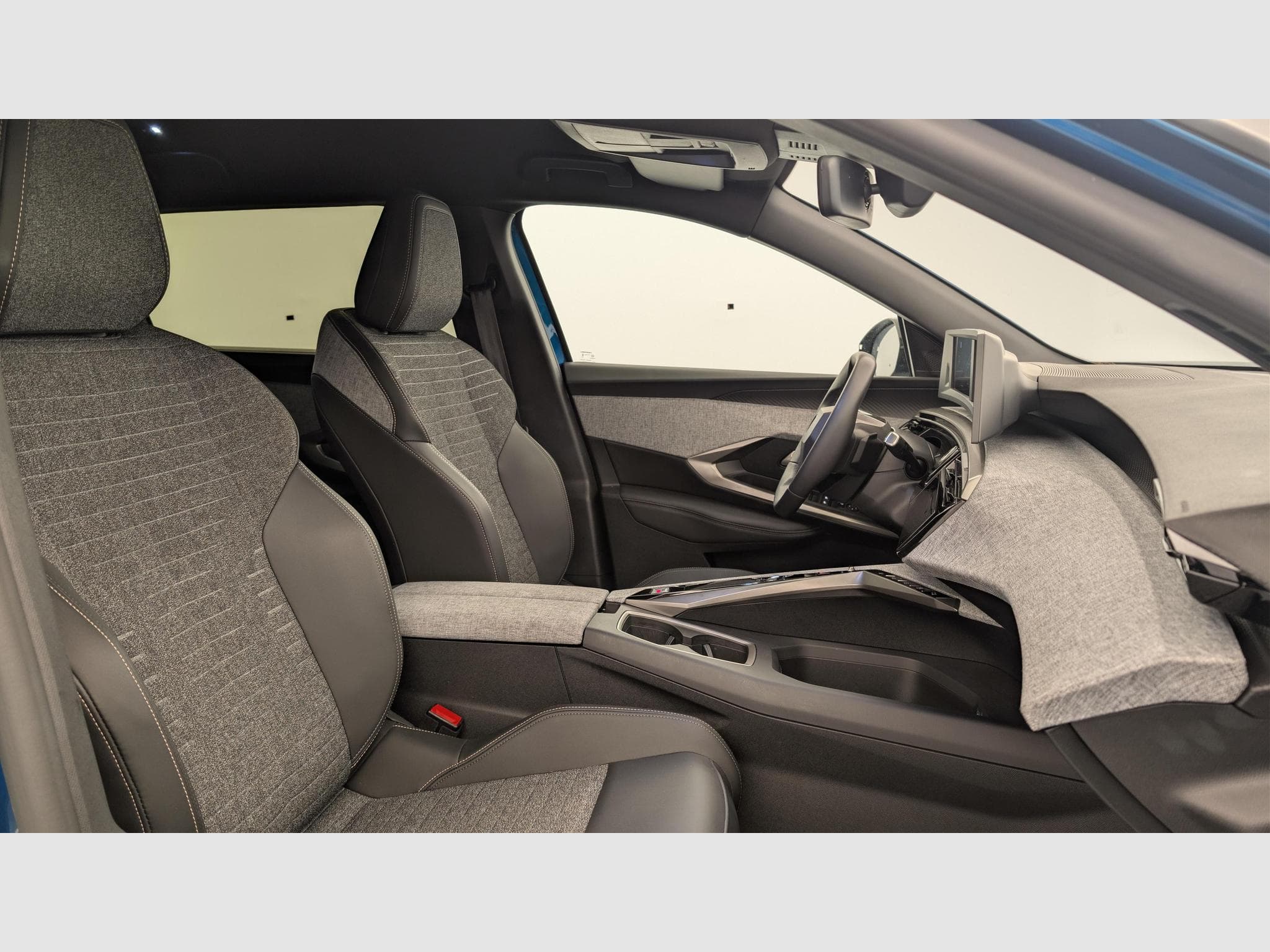 Peugeot 5008 HYBRID 145 CH E-DCS6 ALLURE (2025) - Photo 9
