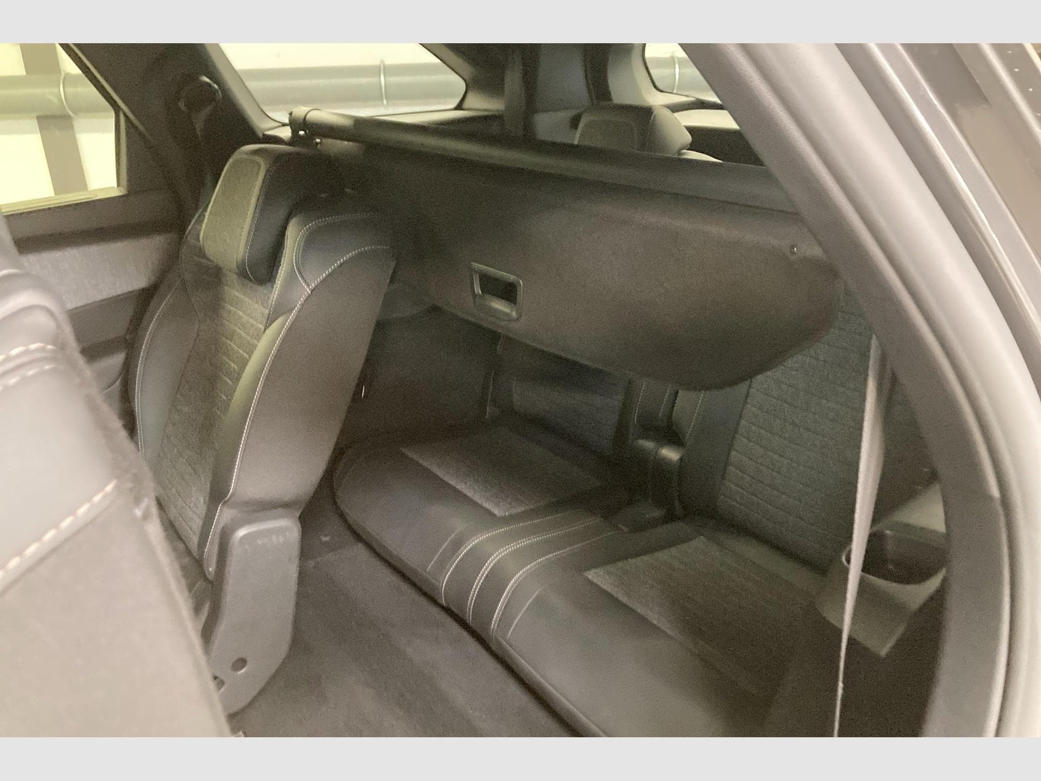 Peugeot 5008 Hybrid 136 e-DCS6 Allure (2025) - Photo 11