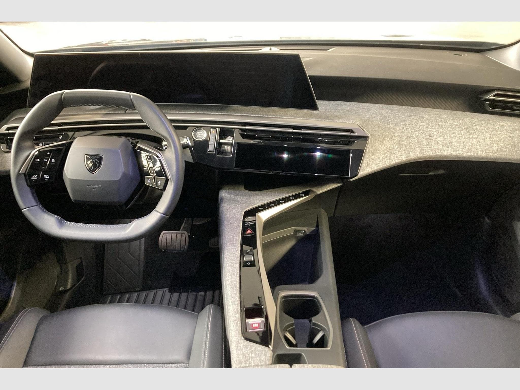 Peugeot 5008 Hybrid 136 e-DCS6 Allure (2025) - Photo 13