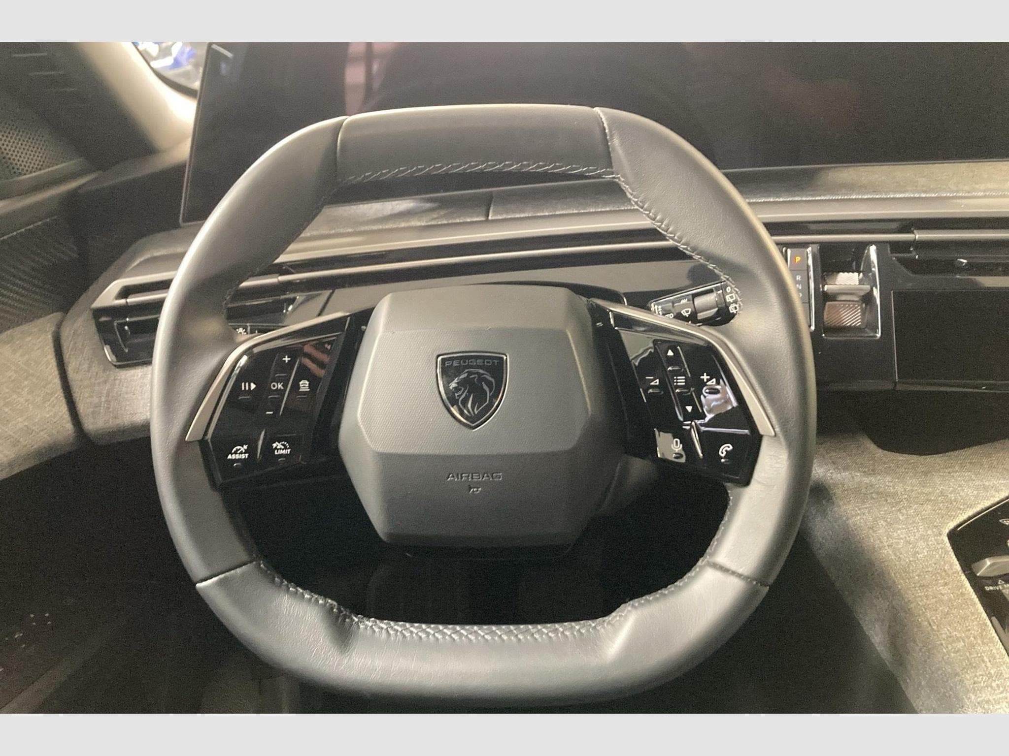 Peugeot 5008 Hybrid 136 e-DCS6 Allure (2025) - Photo 14