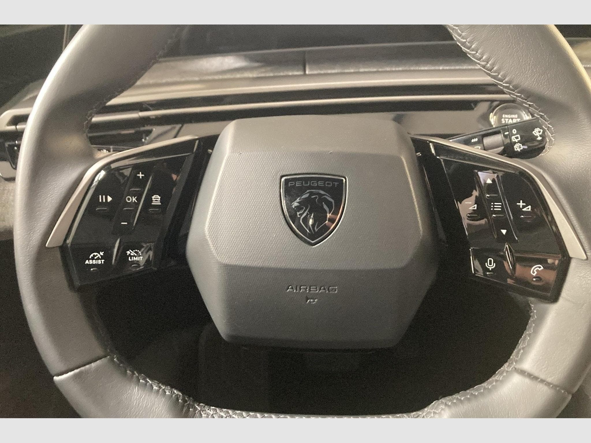 Peugeot 5008 Hybrid 136 e-DCS6 Allure (2025) - Photo 15