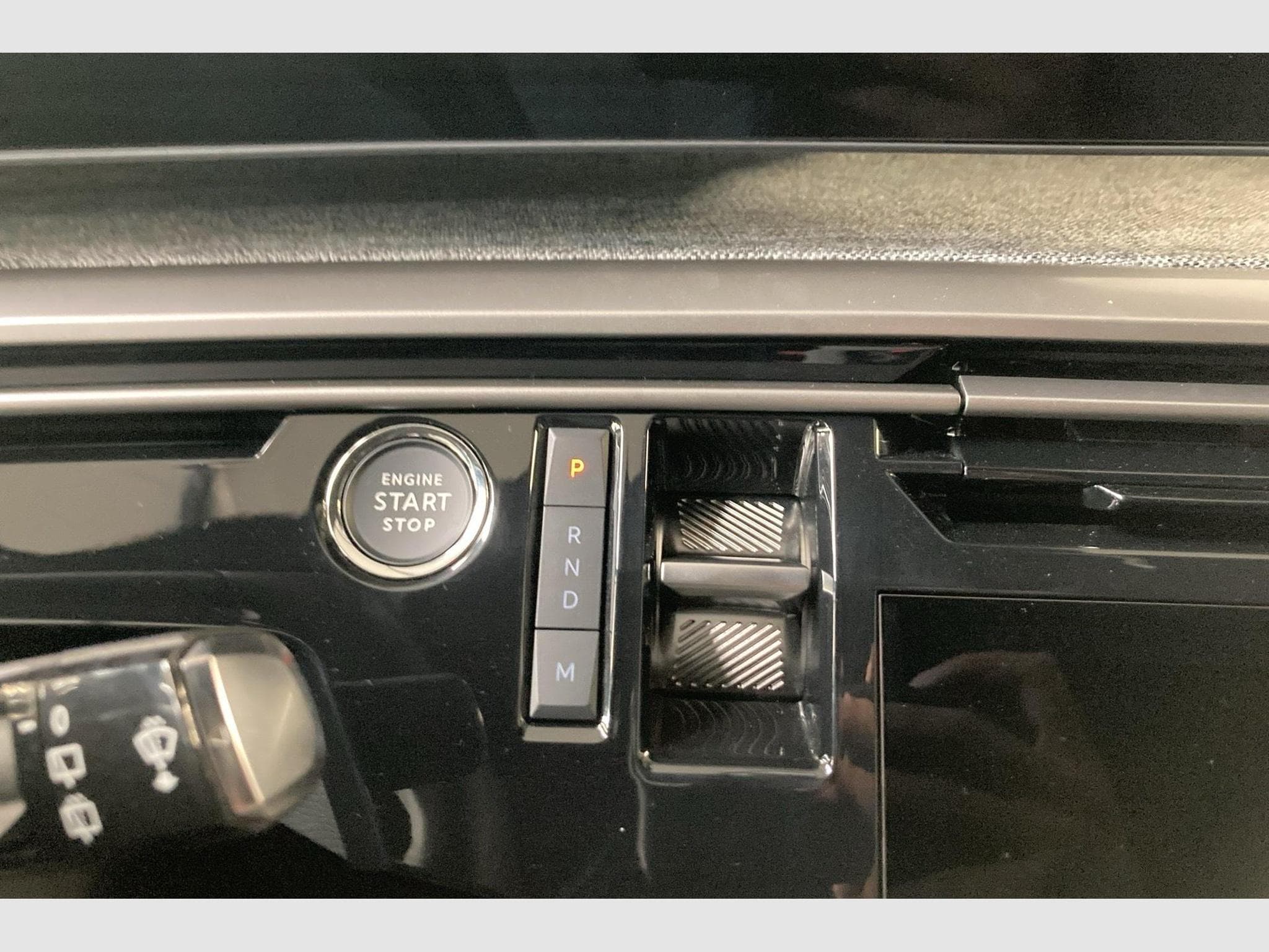 Peugeot 5008 Hybrid 136 e-DCS6 Allure (2025) - Photo 16