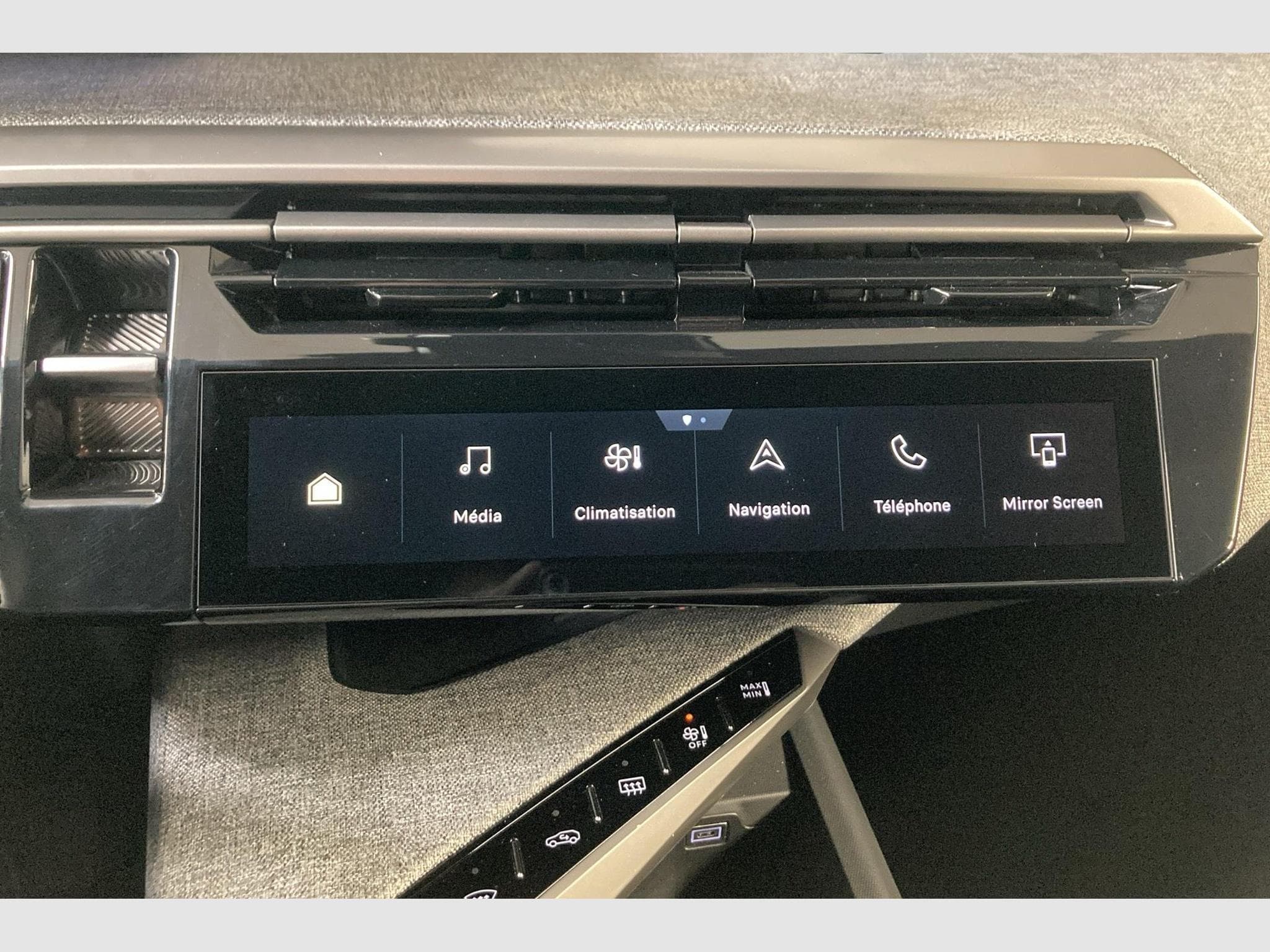 Peugeot 5008 Hybrid 136 e-DCS6 Allure (2025) - Photo 18