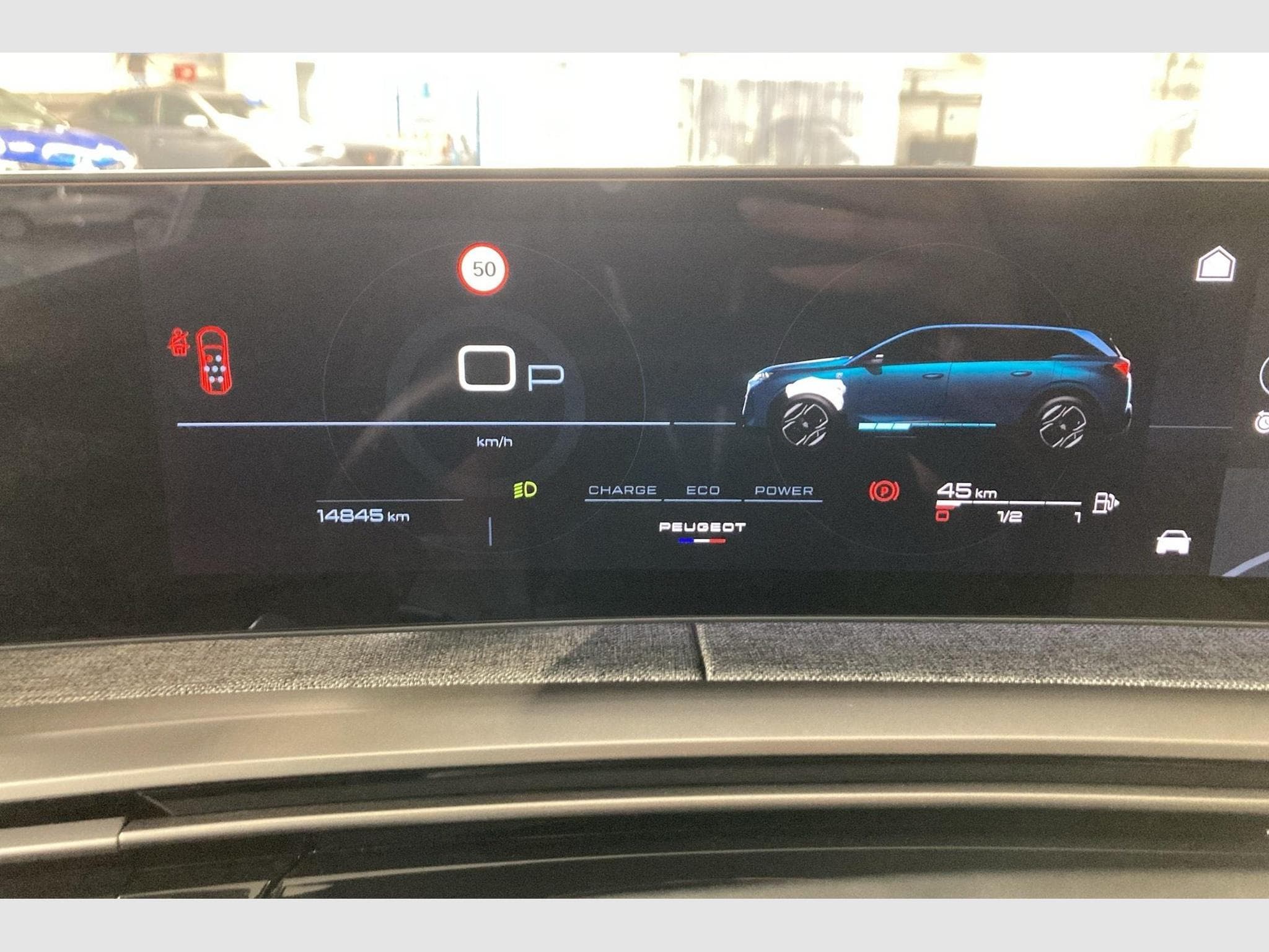 Peugeot 5008 Hybrid 136 e-DCS6 Allure (2025) - Photo 19