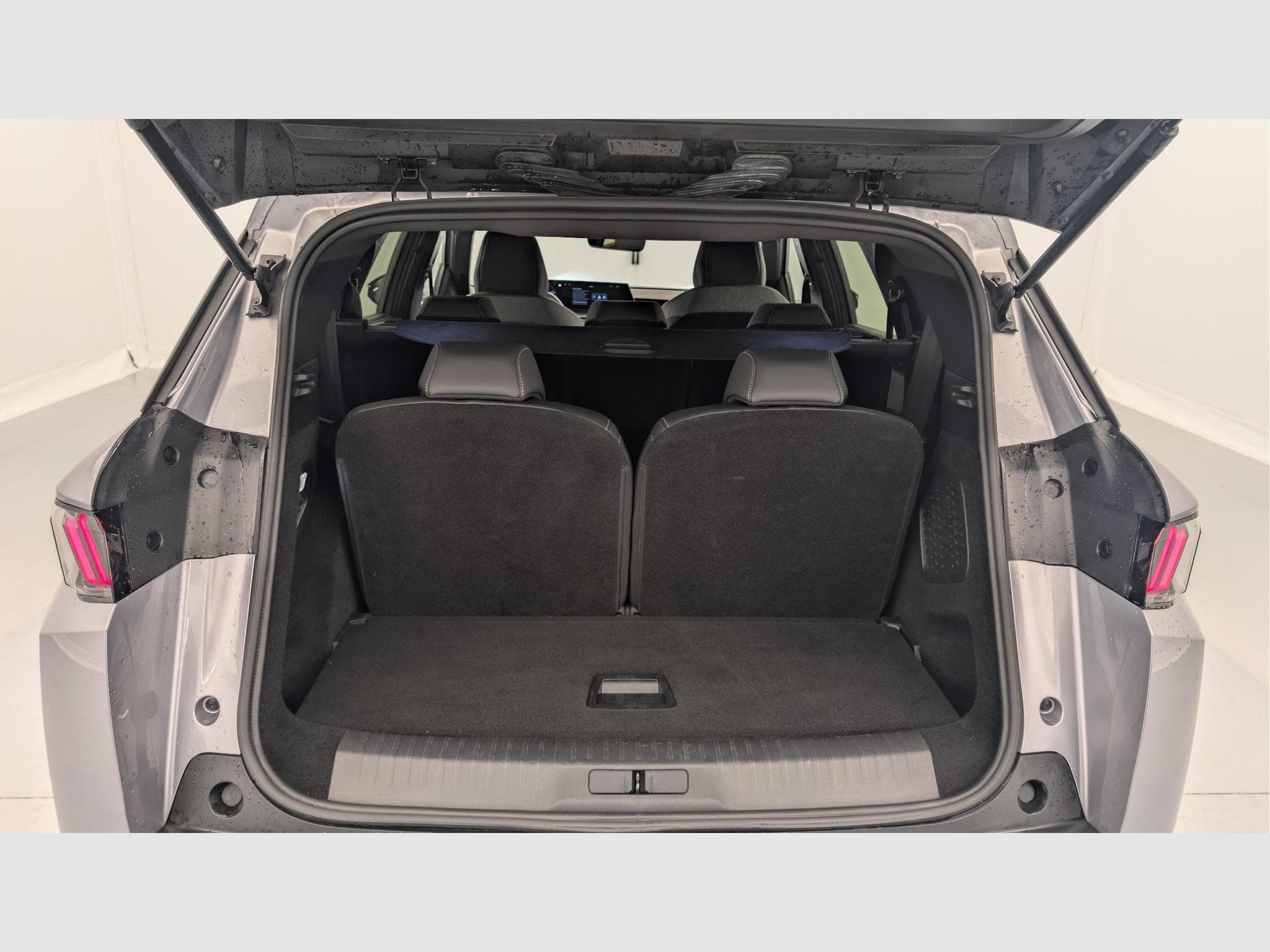 Peugeot 5008 Hybrid 136 e-DCS6 Allure (2025) - Photo 11