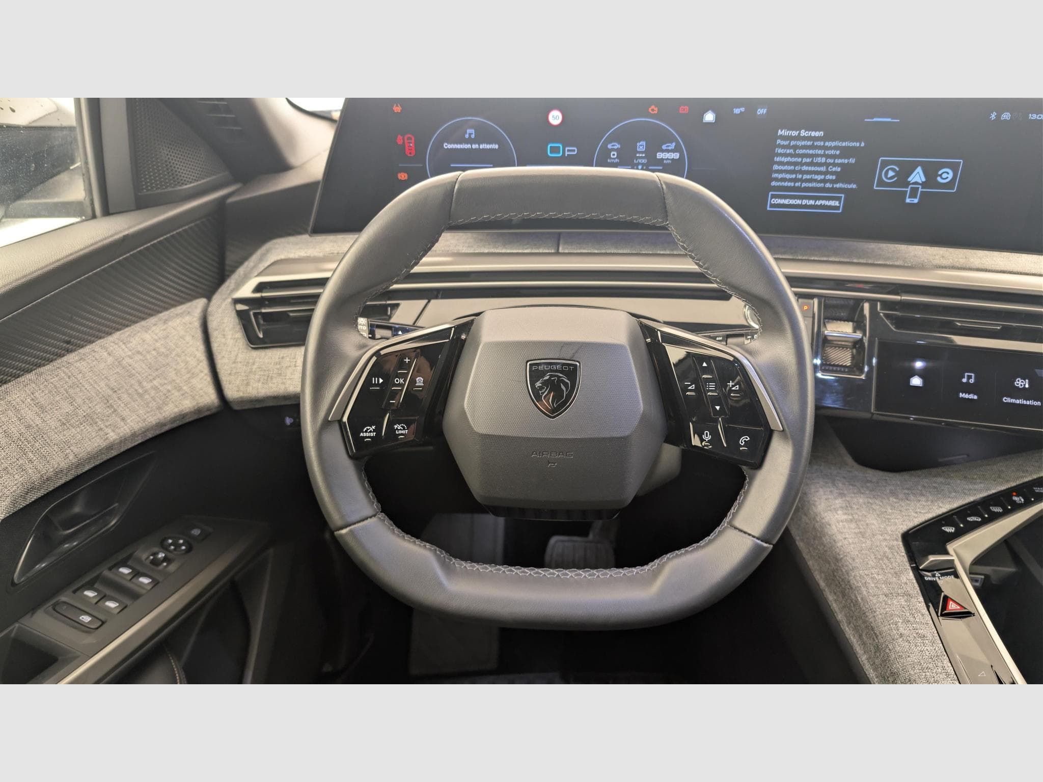Peugeot 5008 Hybrid 136 e-DCS6 Allure (2025) - Photo 14