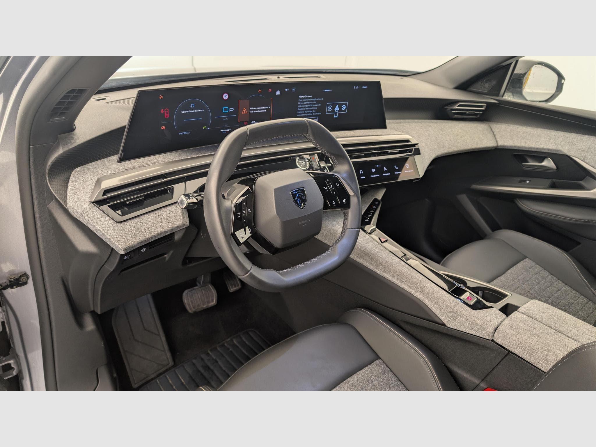 Peugeot 5008 Hybrid 136 e-DCS6 Allure (2025) - Photo 15