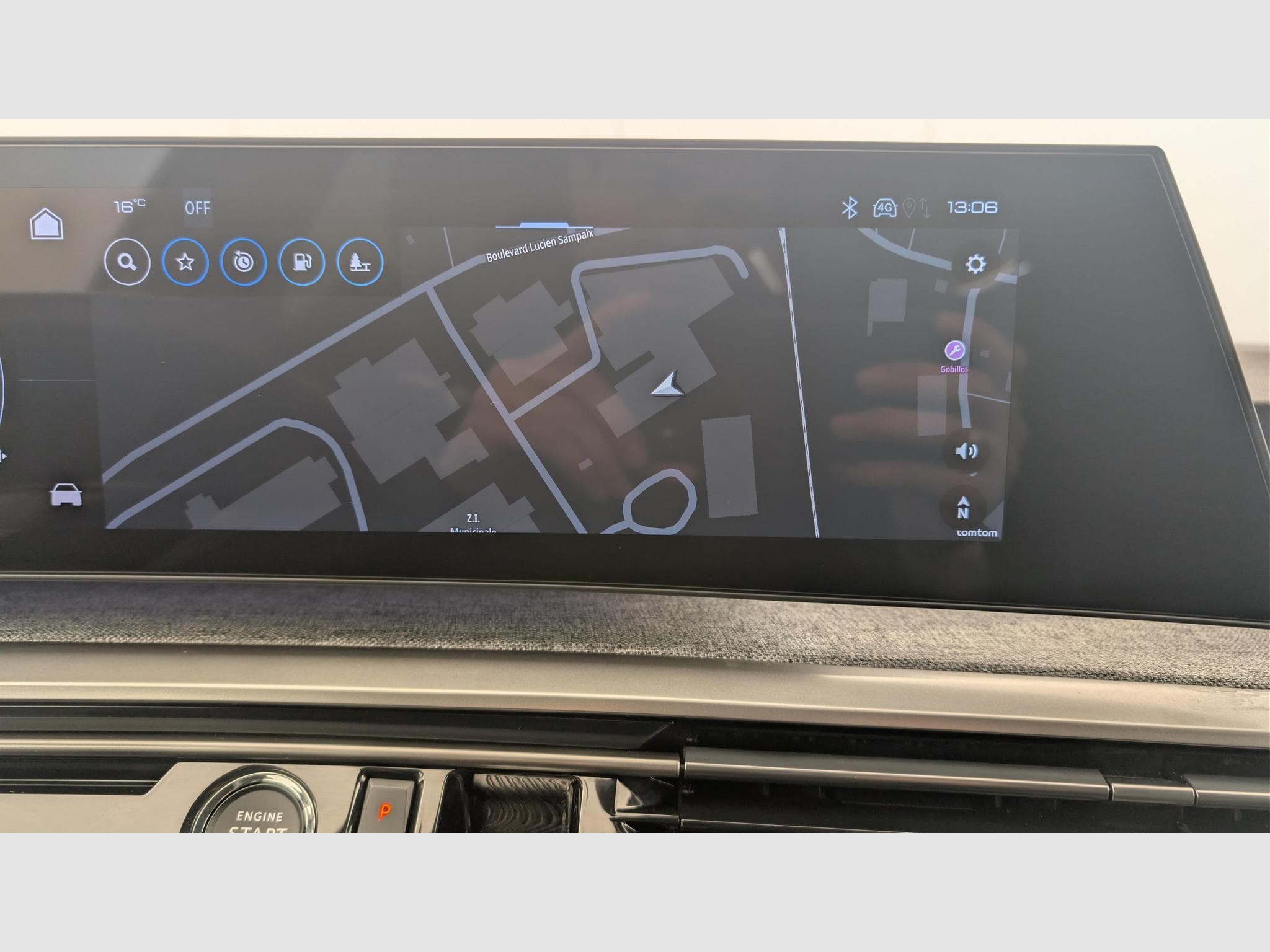 Peugeot 5008 Hybrid 136 e-DCS6 Allure (2025) - Photo 19