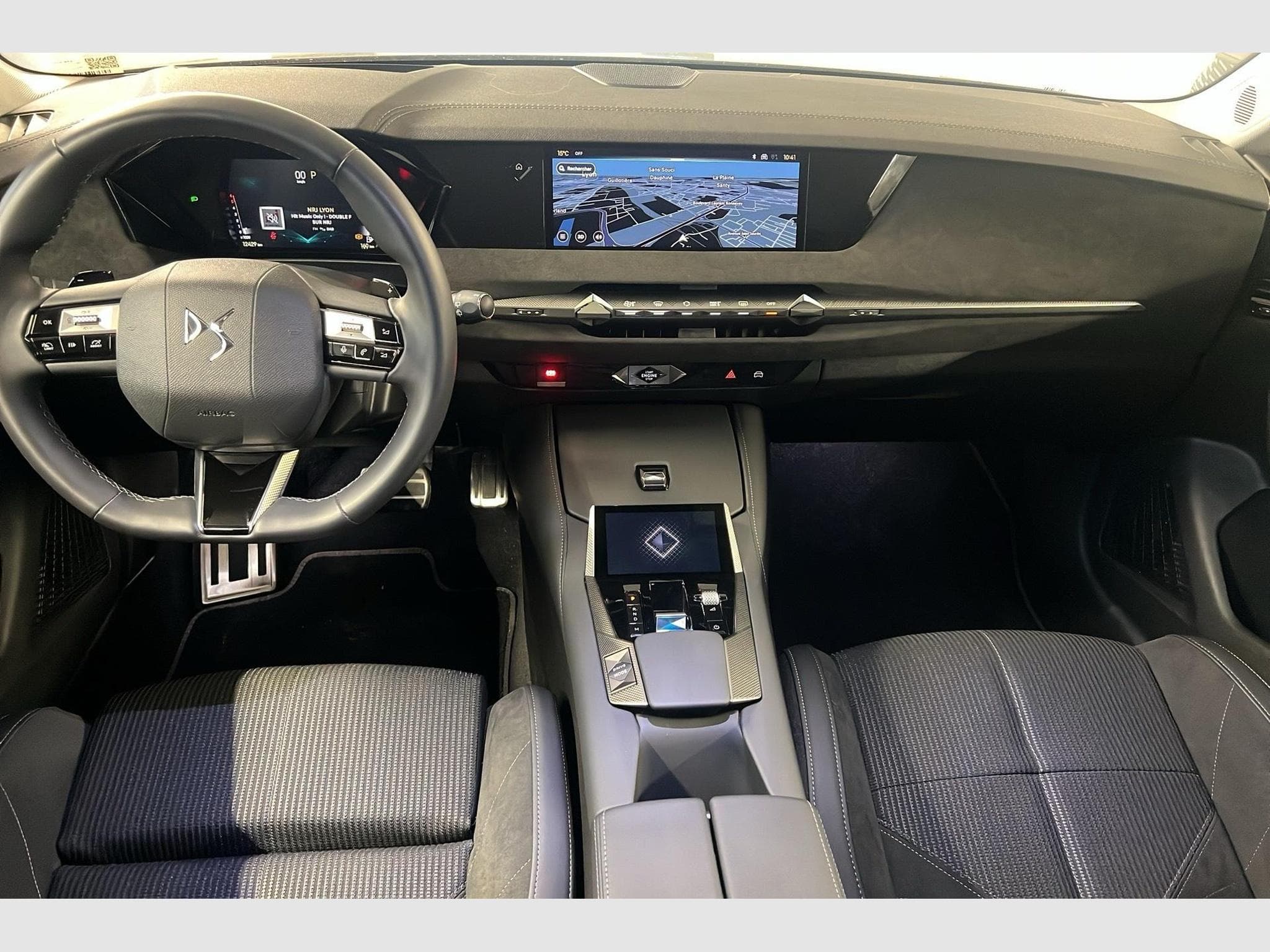 DS Automobiles DS4 BlueHDi 130 EAT8 Etoile - Alcantara (2024) - Photo 12