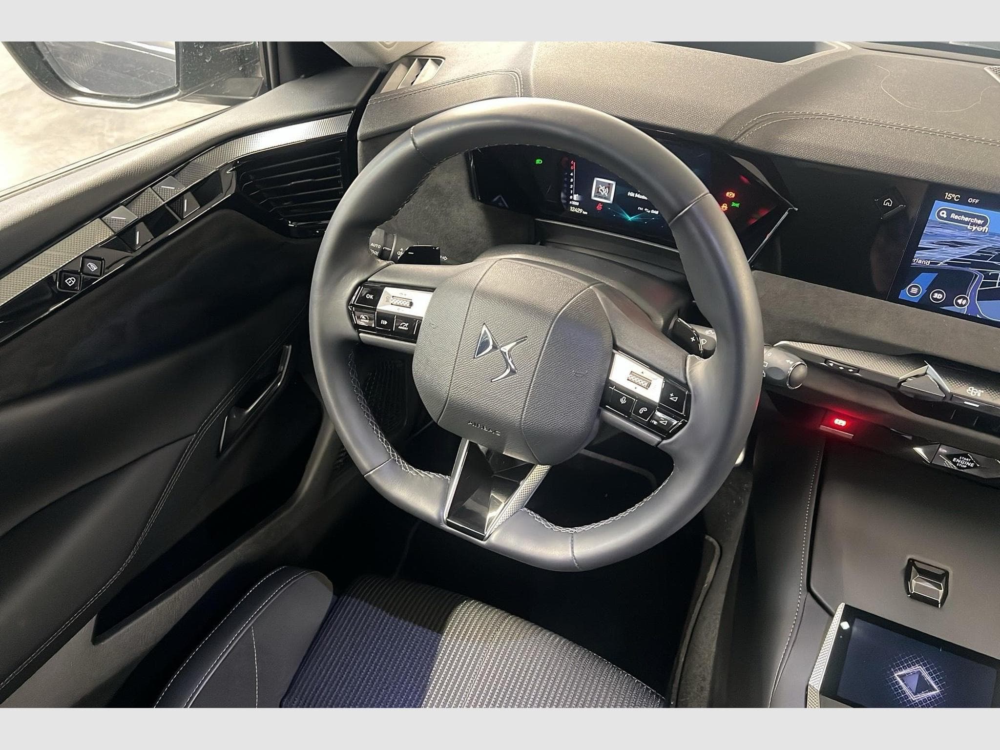 DS Automobiles DS4 BlueHDi 130 EAT8 Etoile - Alcantara (2024) - Photo 13