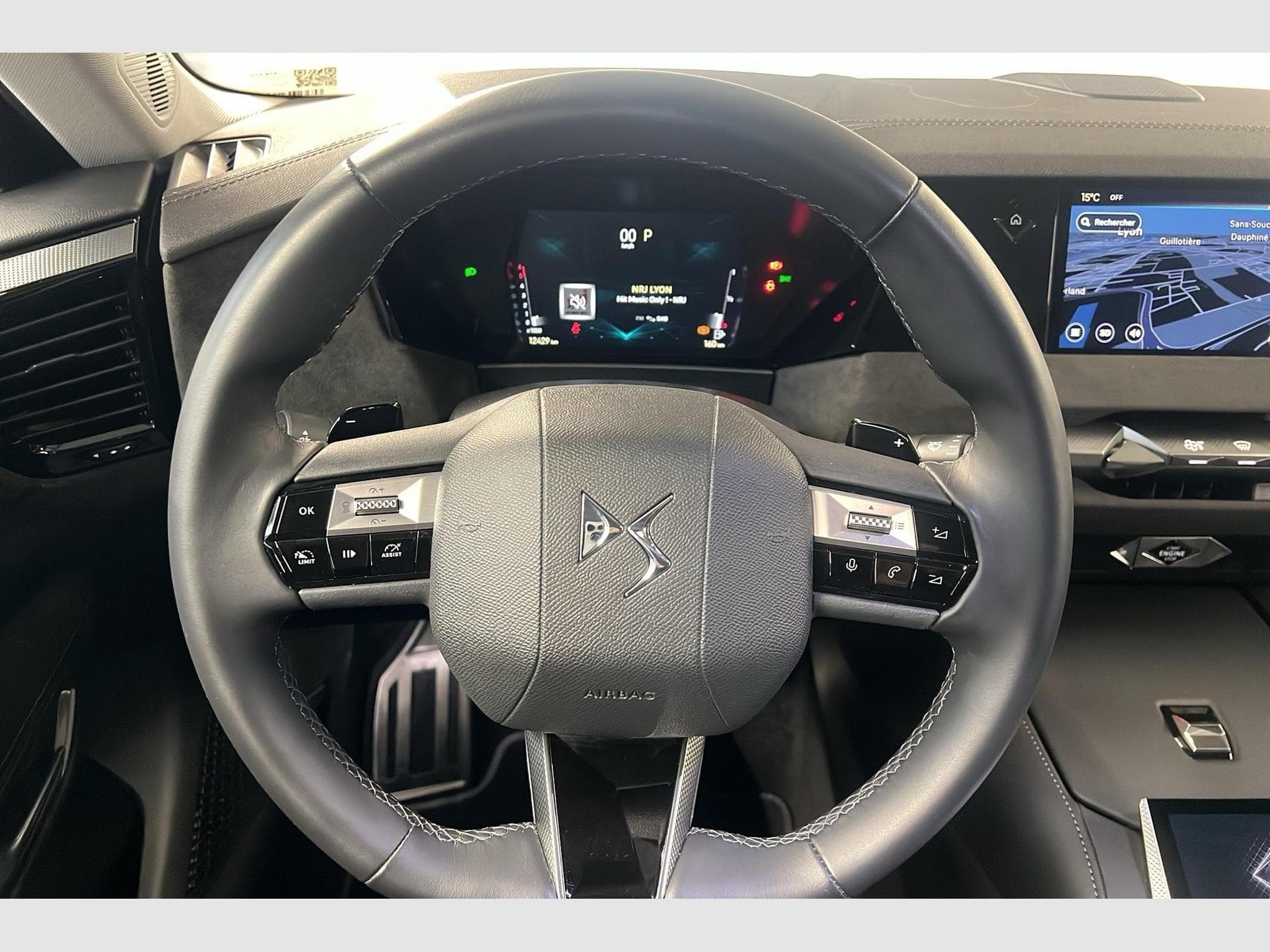 DS Automobiles DS4 BlueHDi 130 EAT8 Etoile - Alcantara (2024) - Photo 14