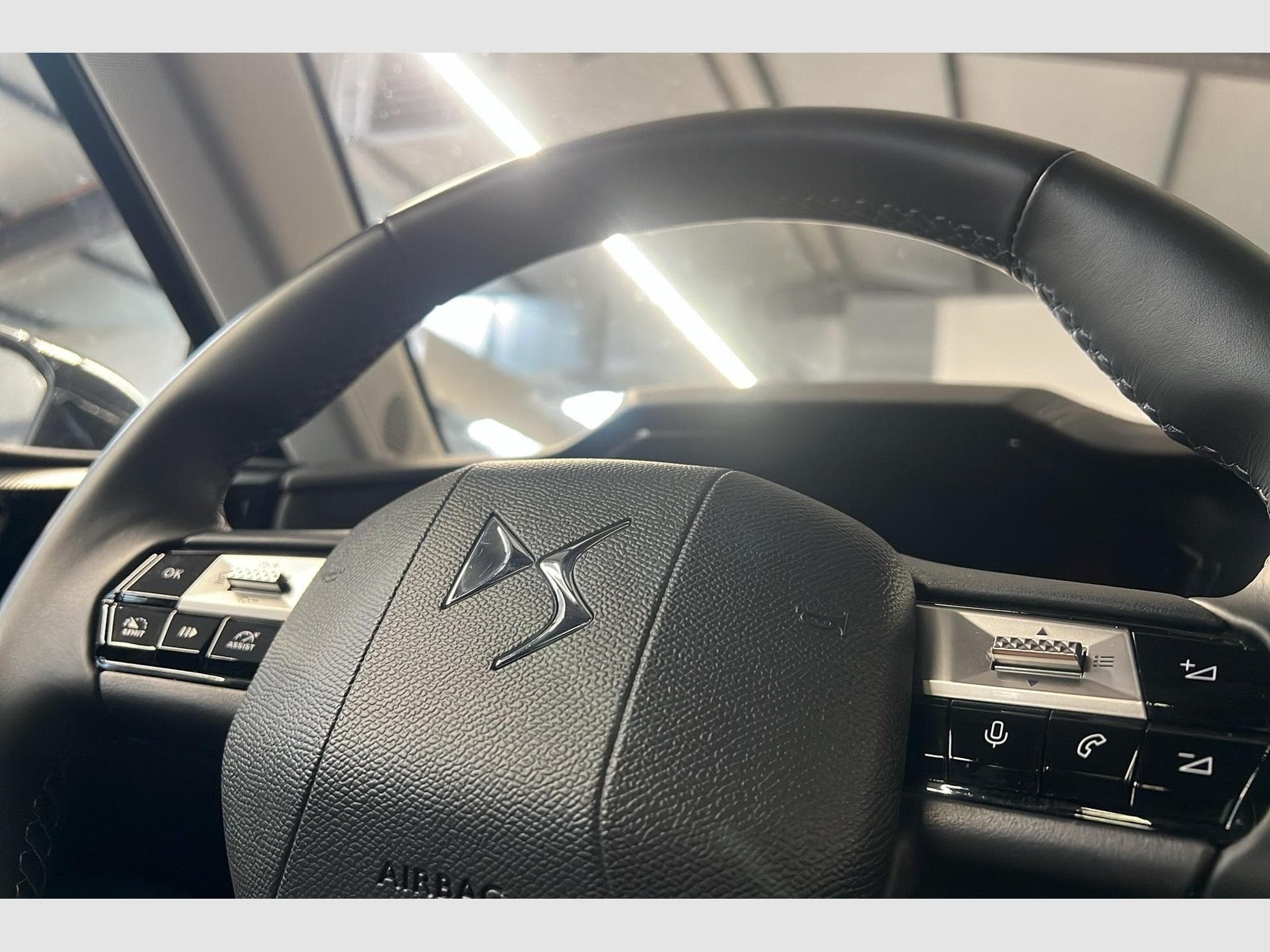 DS Automobiles DS4 BlueHDi 130 EAT8 Etoile - Alcantara (2024) - Photo 15