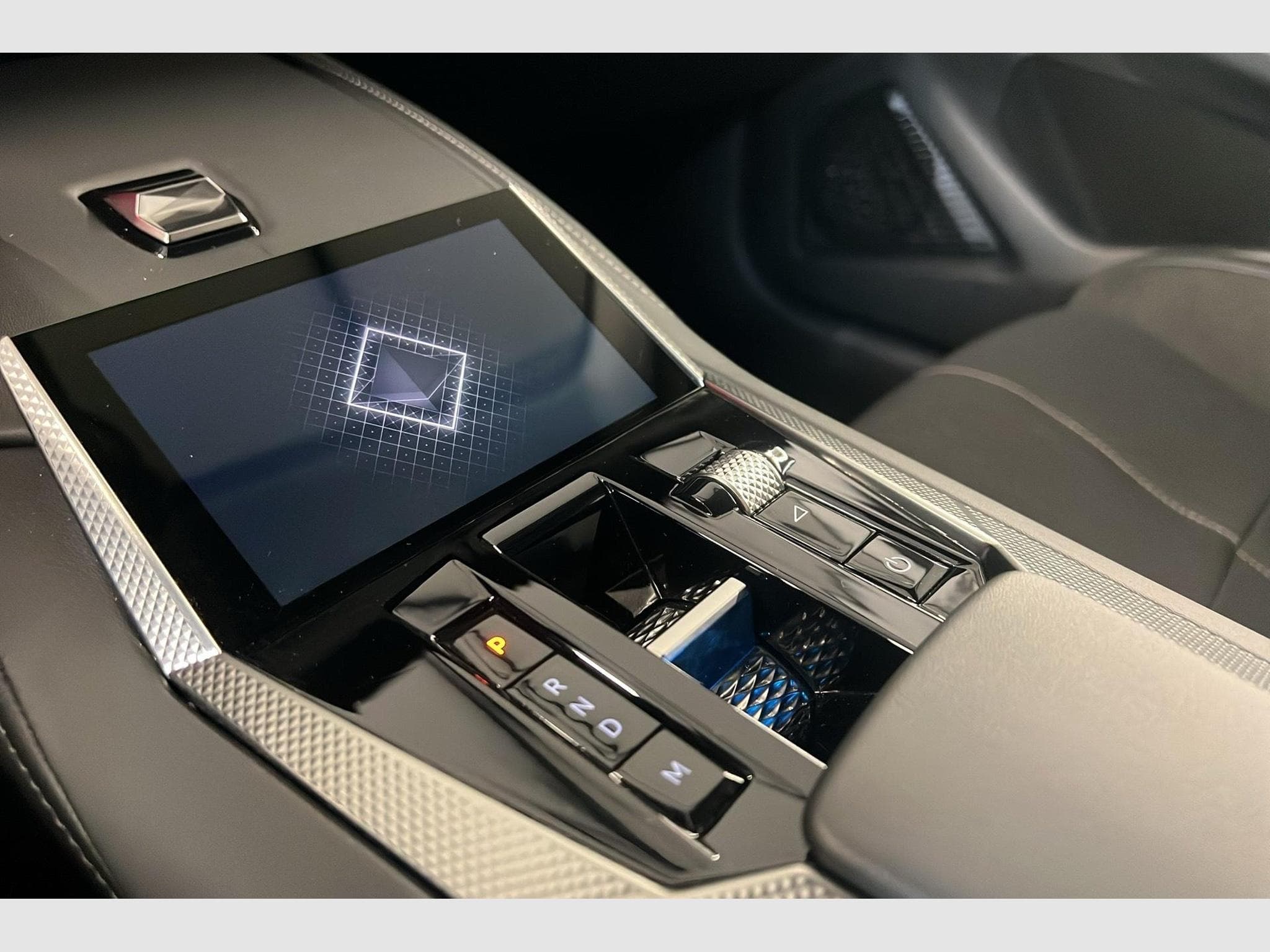 DS Automobiles DS4 BlueHDi 130 EAT8 Etoile - Alcantara (2024) - Photo 16